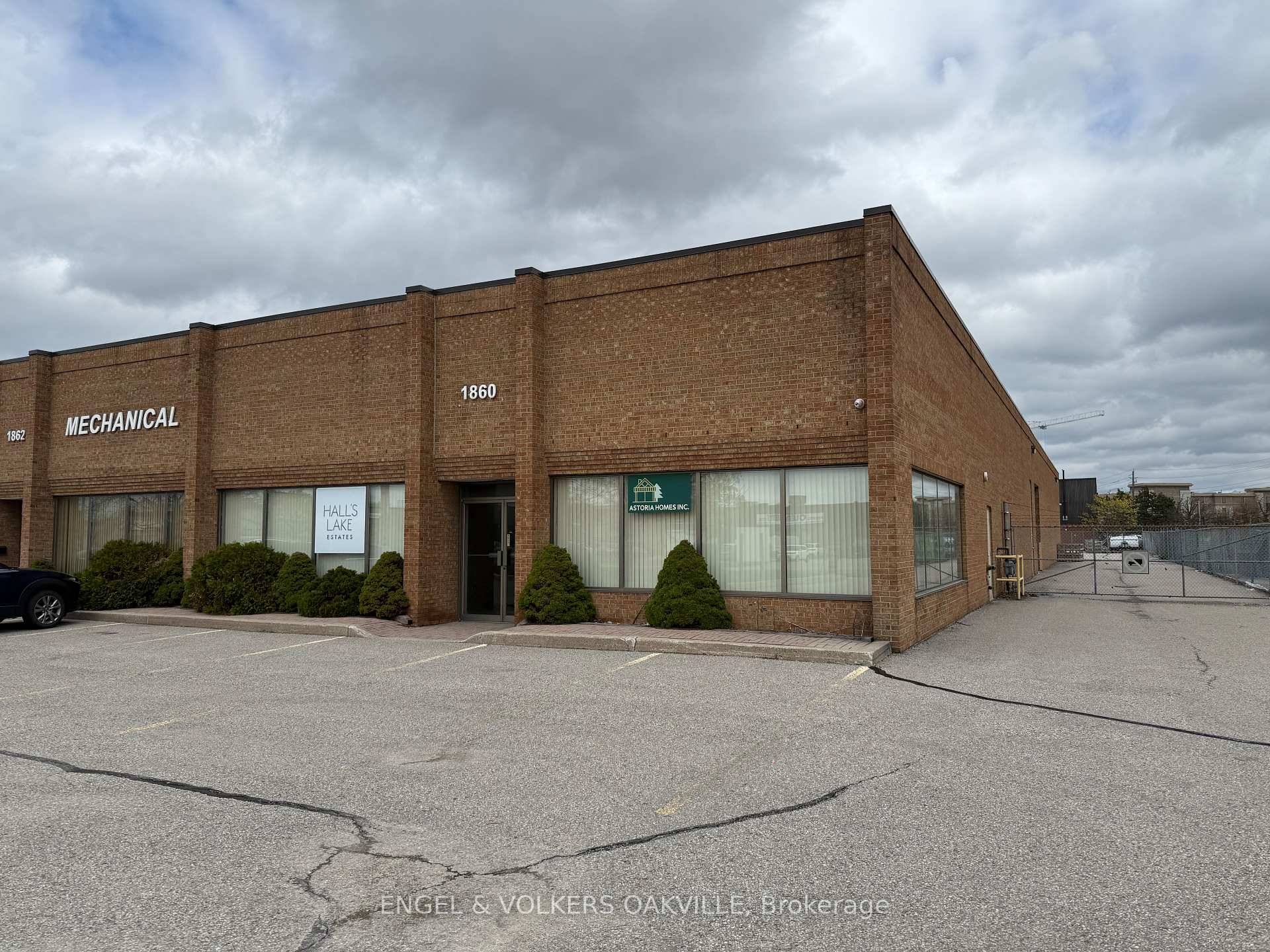 Outstanding opportunity to lease a versatile 8, 055 sq ft commercial industrial unit in one of the GTAs most accessible business parks, just minutes from Highways 427 and 407.