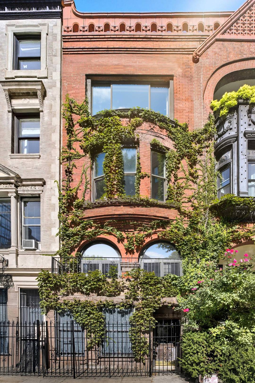 Ivy Clad Townhouse in the Heart of the UWS Delivered Vacant, Priced to SellDelivered vacant and priced as the best deal on the UWS, this light filled townhouse offers tall ...