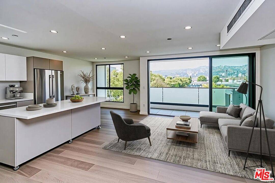 328  N Maple Dr 2BR Beverly Hills Post Office | B.H.P.O. La