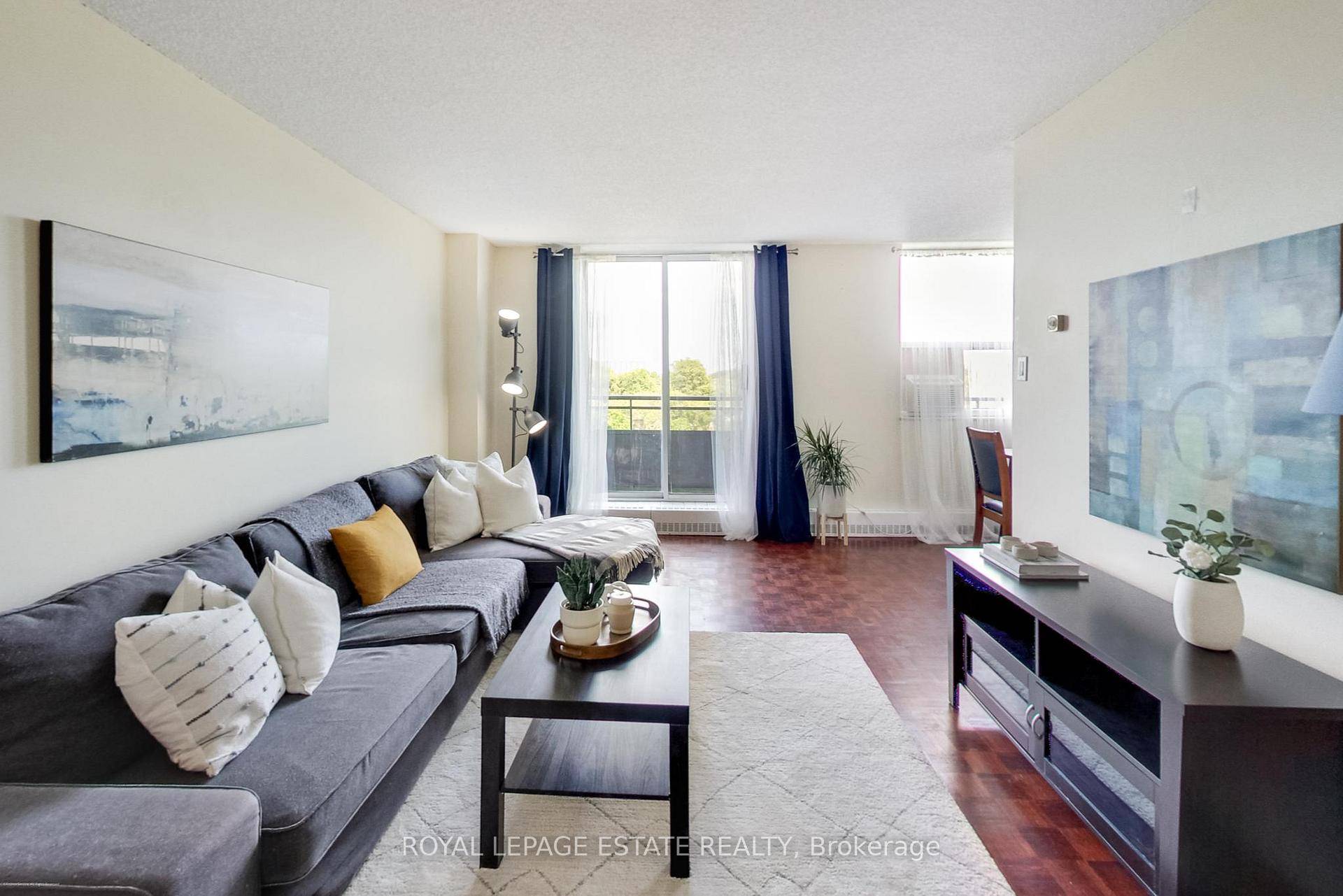Spacious 2 Storey Condo Just Steps From Woodbine Station !