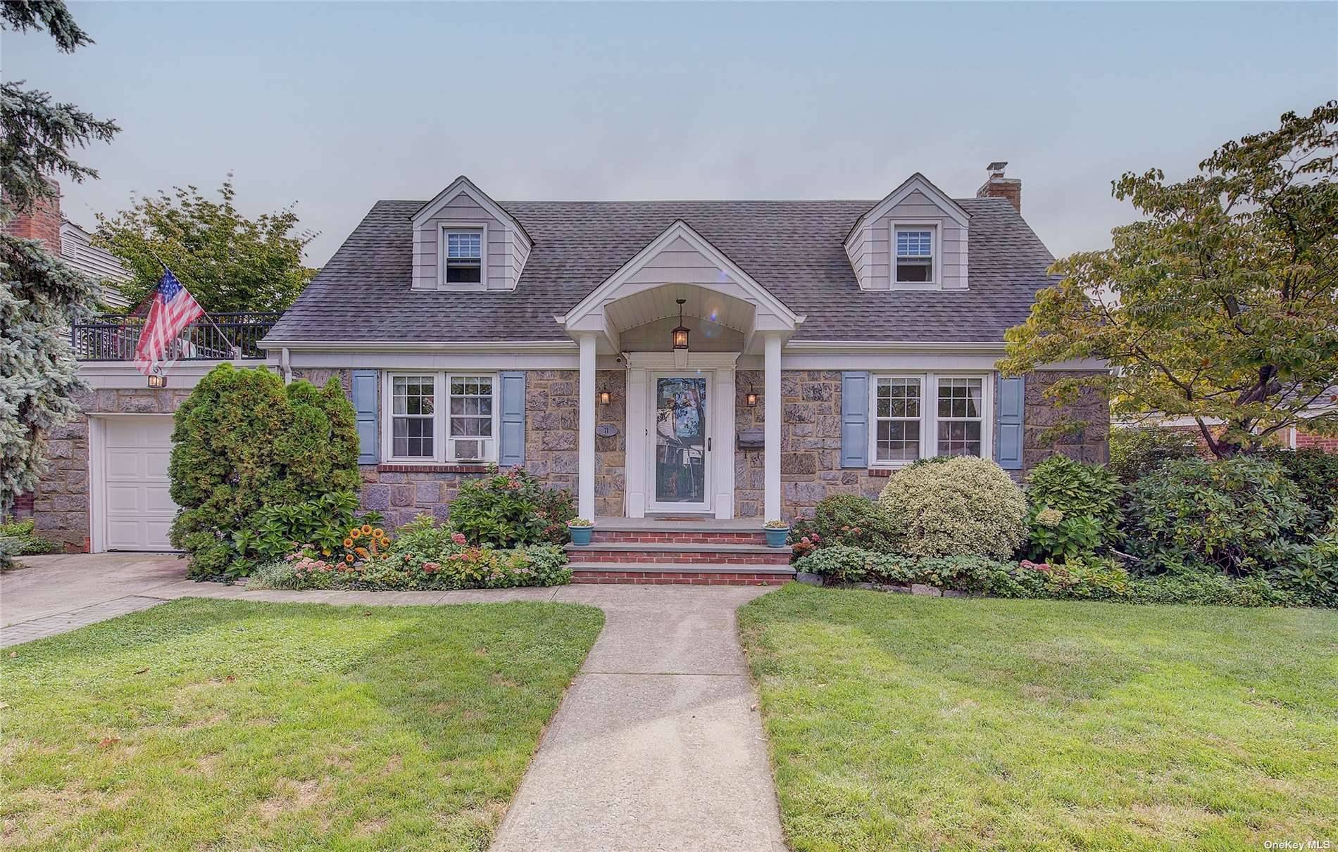 Welcome to this SunDrenched Cape in Pilgrim Estates situated conveniently to everything you will need.