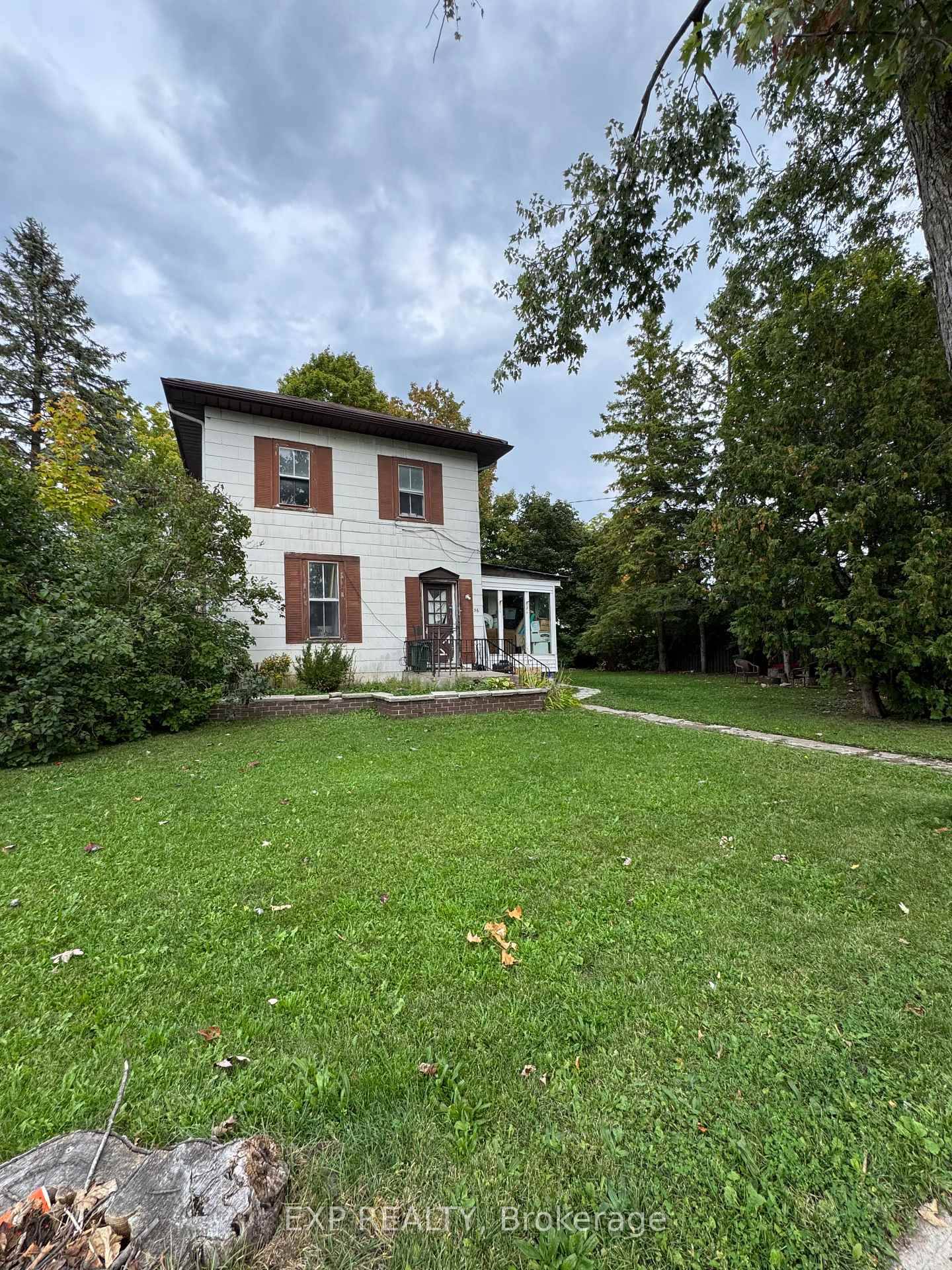 Legal Duplex on an Oversized Corner Lot Welcome to a fantastic opportunity for first time buyers, investors, or those looking to generate rental income.