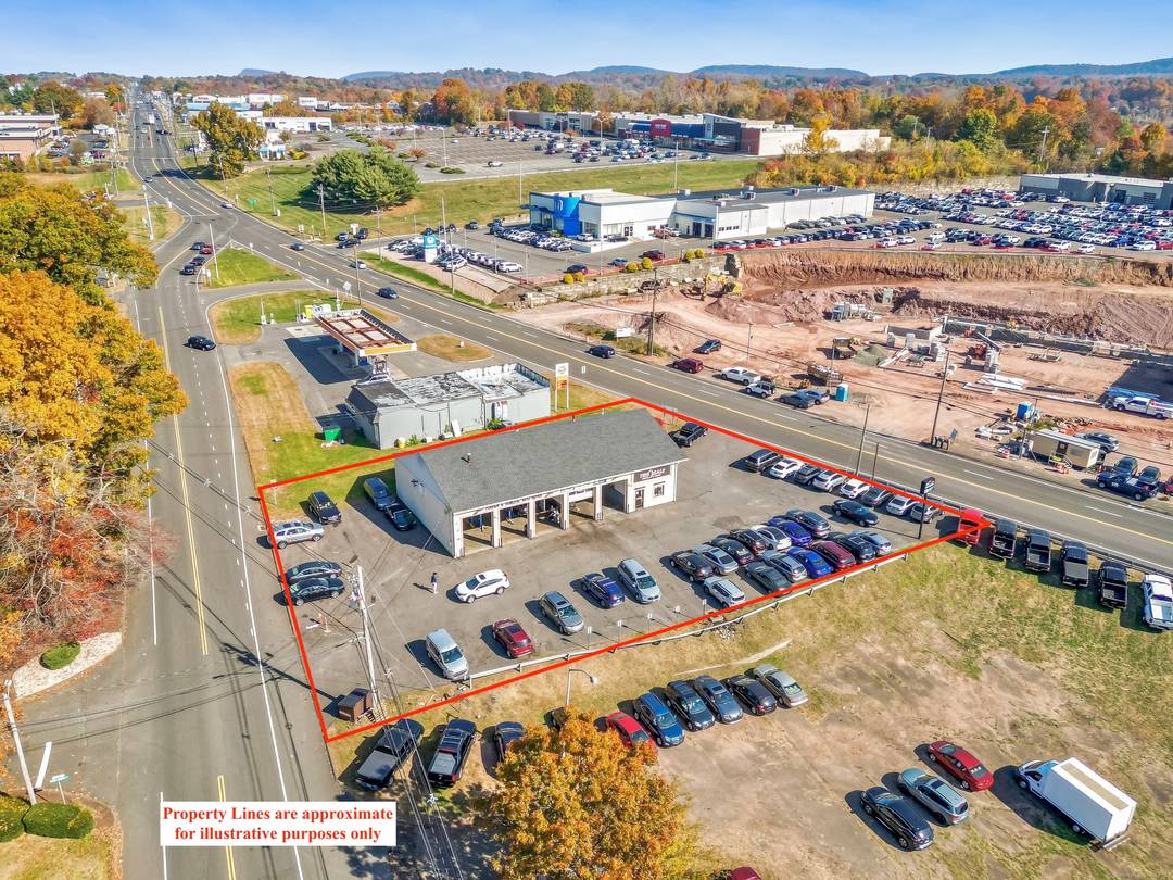 4000 sq ft Block Building, built in 1978 by Owner, in an Ideal Highly Visible Location with Multiple possibilities site potential.