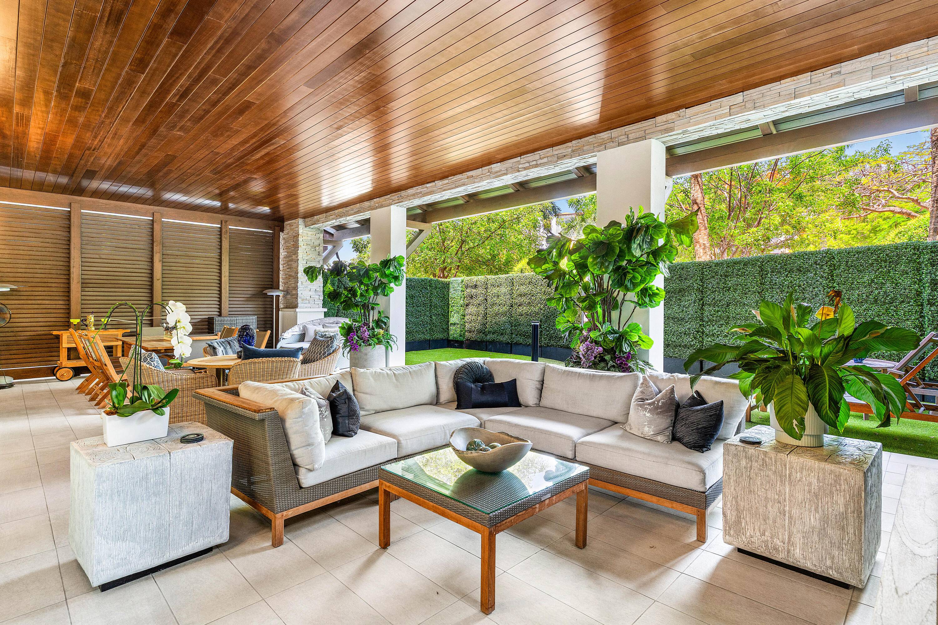 FANTASTIC GROUD FLOOR VILLA OFFERS AN INCREDIBLE OVERSIZE OUTDOOR PATIO, WITH DOG FRIENDLY TURF AND 7 FOOT HIGH HEDGES FOR COMPLETE PRIVACY.