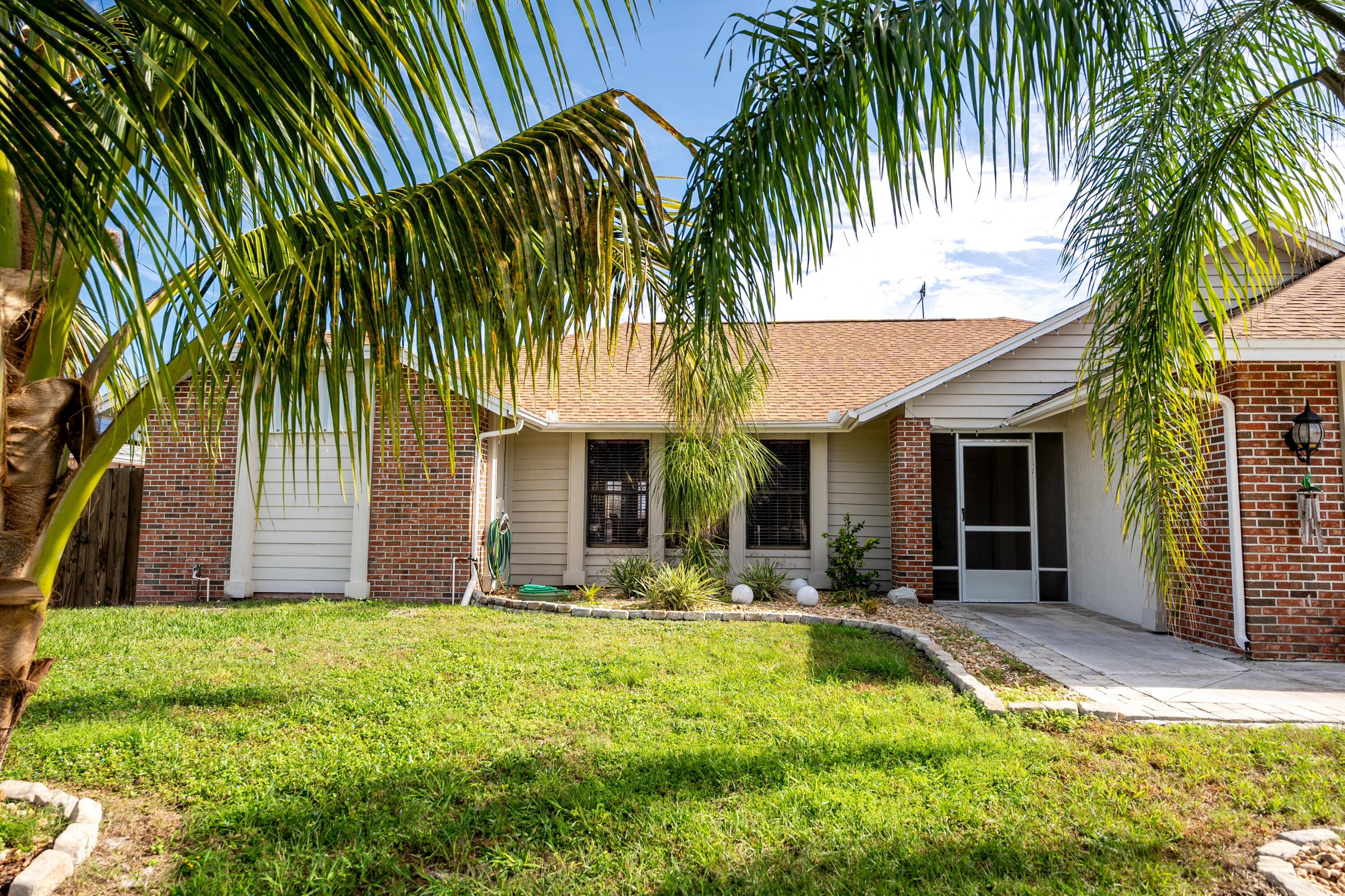 POOL HOME THIS 3 BEDROOM 2 BATH HOME, NEW APPLIANCES AND NEW QUARTZ COUNTERTOP TO BE INSTALLED 1 24.