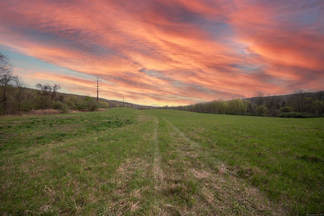 EXPANSIVE AGRICULTURAL OPPORTUNITY IN THE HEART OF LITCHFIELD COUNTY !