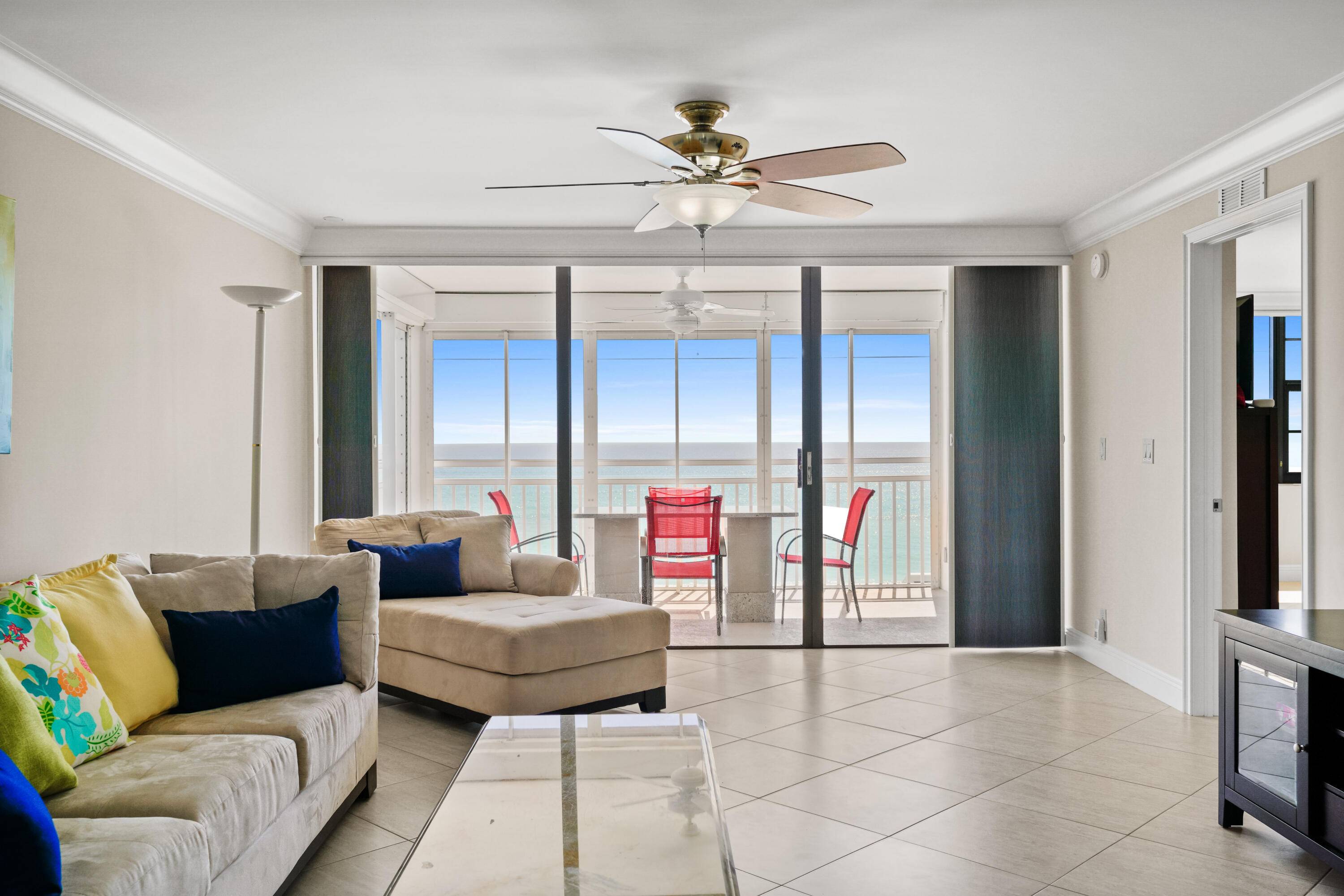 Welcome to Juno By The Sea North The Manor, a fully furnished 3 bedroom, 2 bathroom corner condo offering stunning, unobstructed ocean views.
