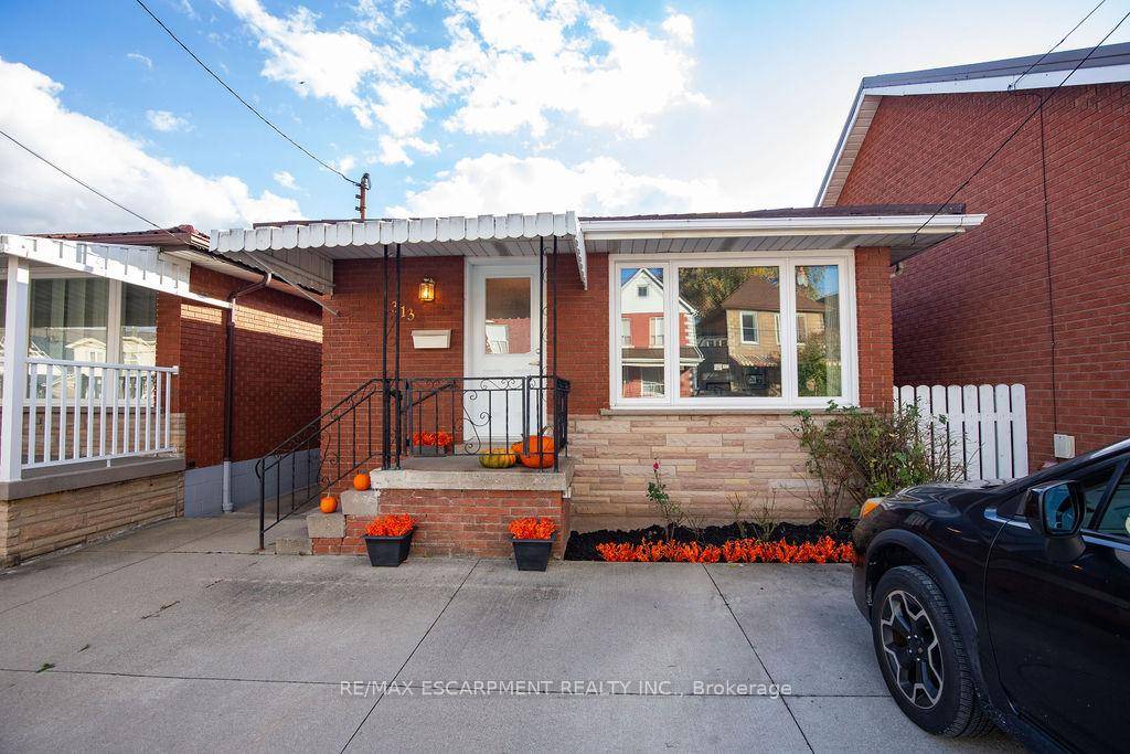 Welcome to 313 Barton St W.