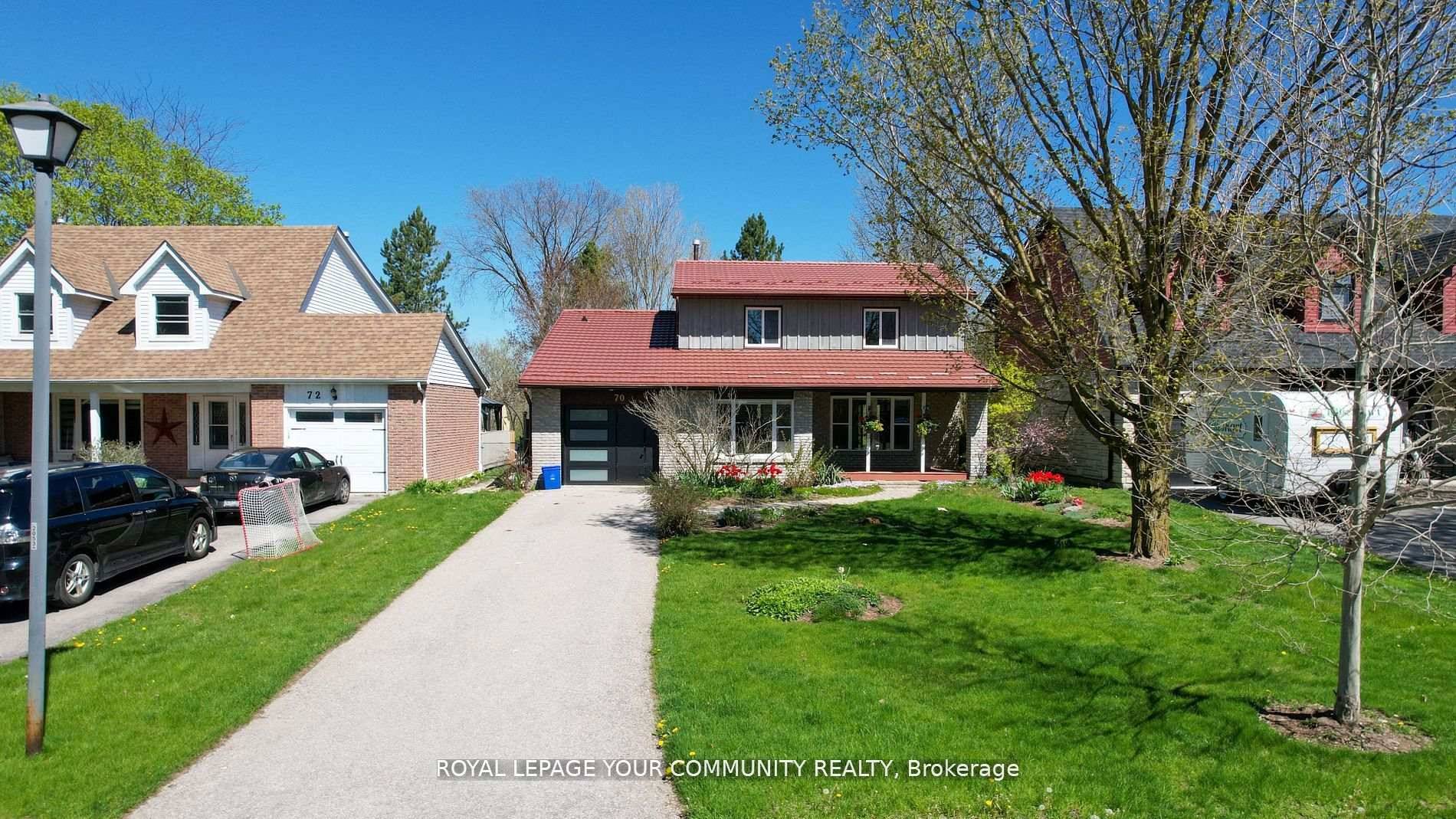 This beautifully renovated family home in Mount Albert offers the perfect blend of comfort and style, swimming pool amp ; Ravine in the back With 3 bedrooms plus a versatile ...