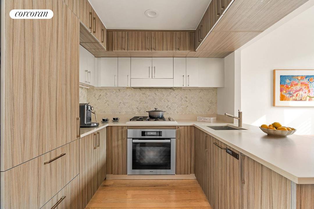 A rare opportunity combining luxury, space and privacy in Williamsburg !