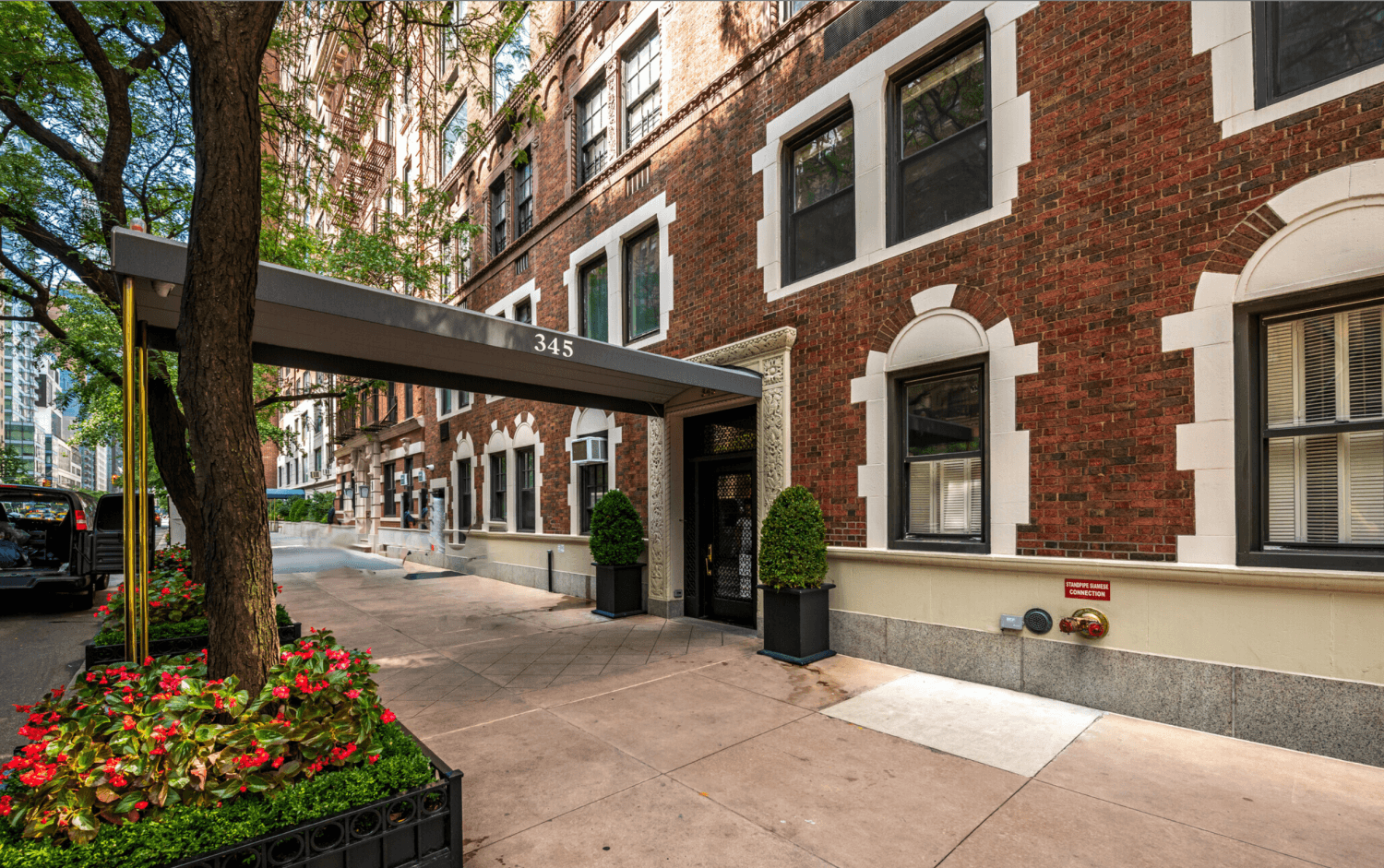 A Timeless Two Bedroom Offering in Sutton Place Savor southern light and tranquil treetop views from this gracious two bedroom, one bath home in the heart of Sutton Place.