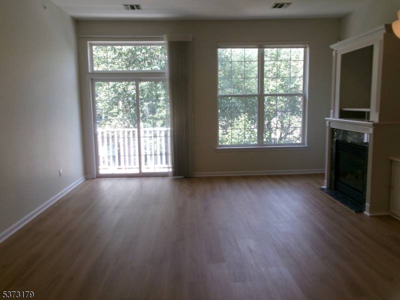 Great second floor quiet location !
