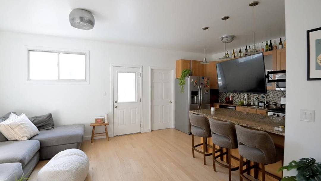 Showings require advance notice due to tenant occupancy.