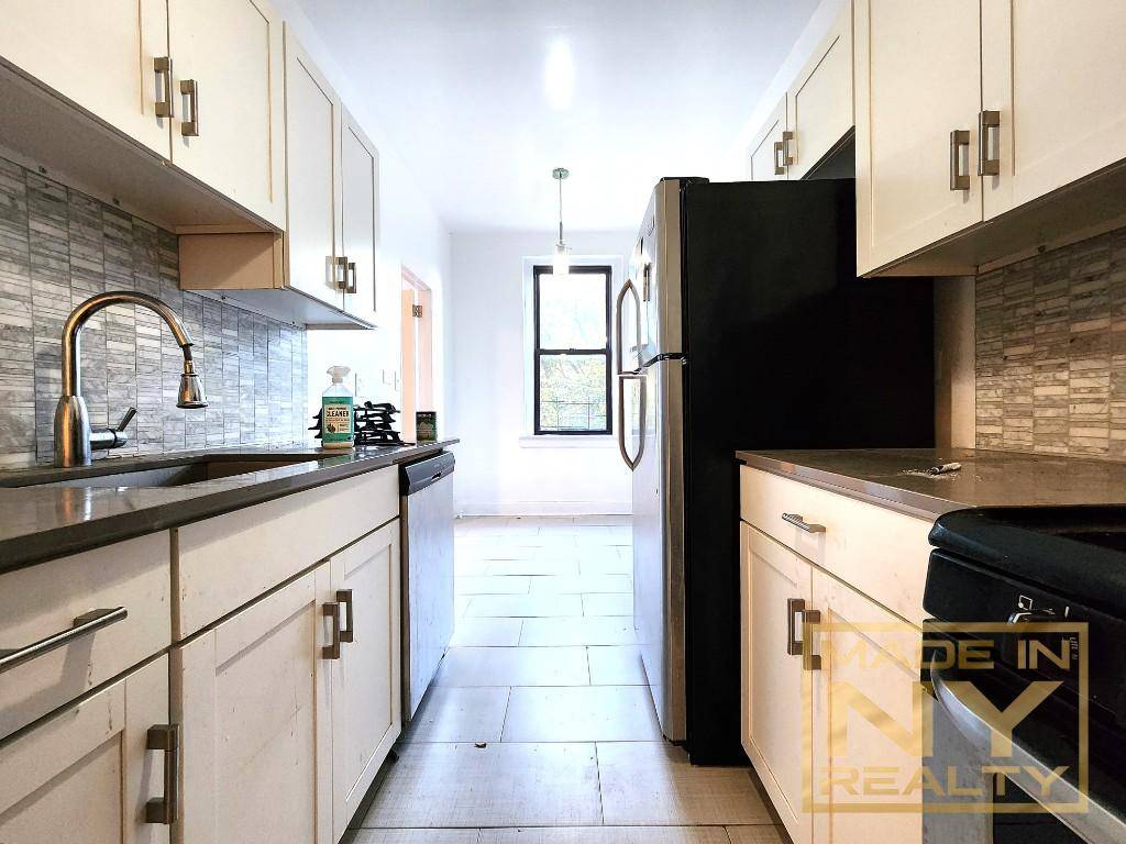 Astoria Gorgeous Renovated Very Spacious 2 Bedroom 1 Bathroom By N W M R Trains Actual Photos and Video of the unit !