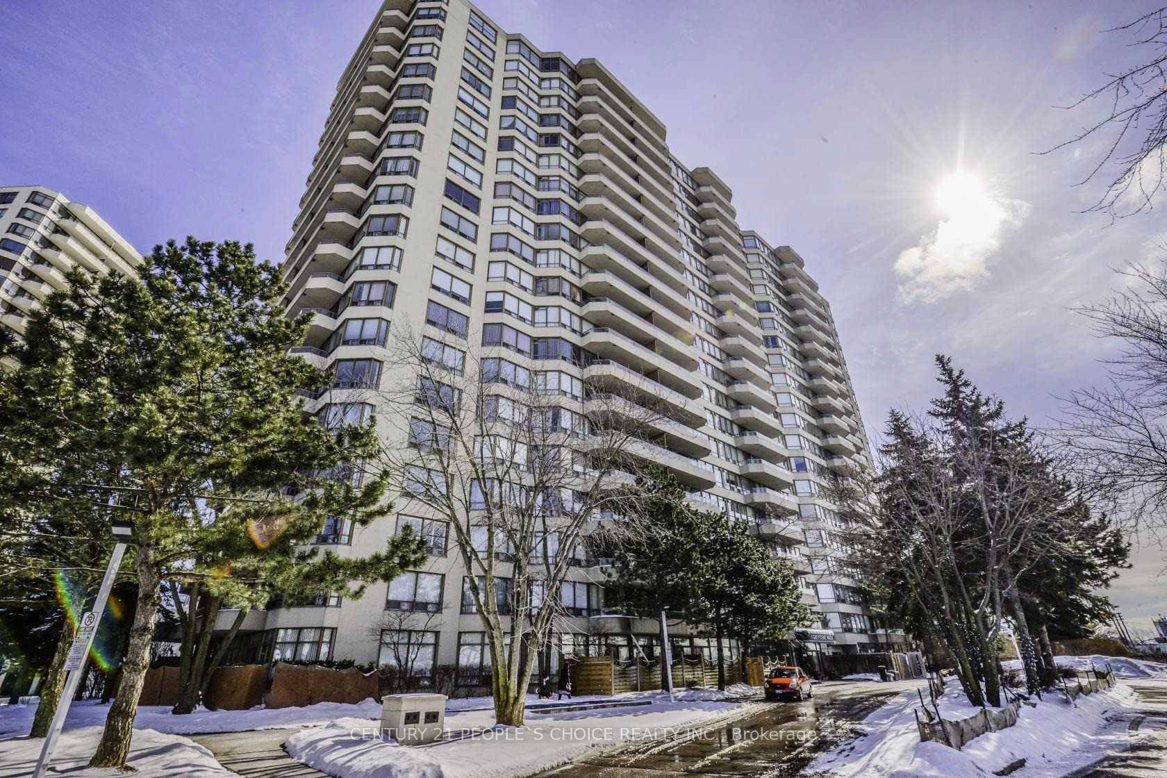 Spacious amp ; Sun Filled Unit With Amazing Southwest Views Of Lake And Downtown Toronto.