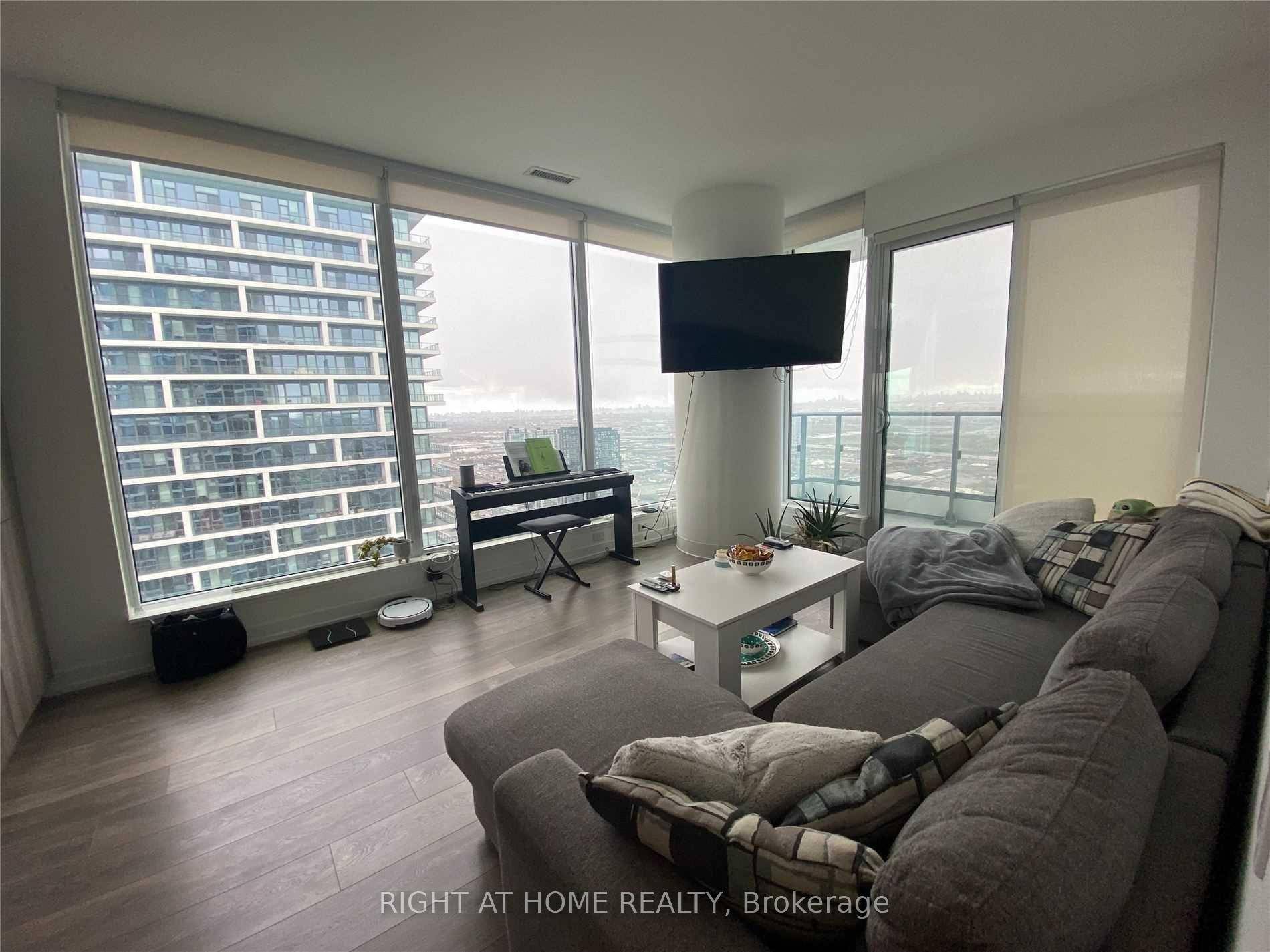Bright amp ; Sunny corner unit offering stunning southeast views, while providing a peaceful quiet atmosphere being 56 Stories high.