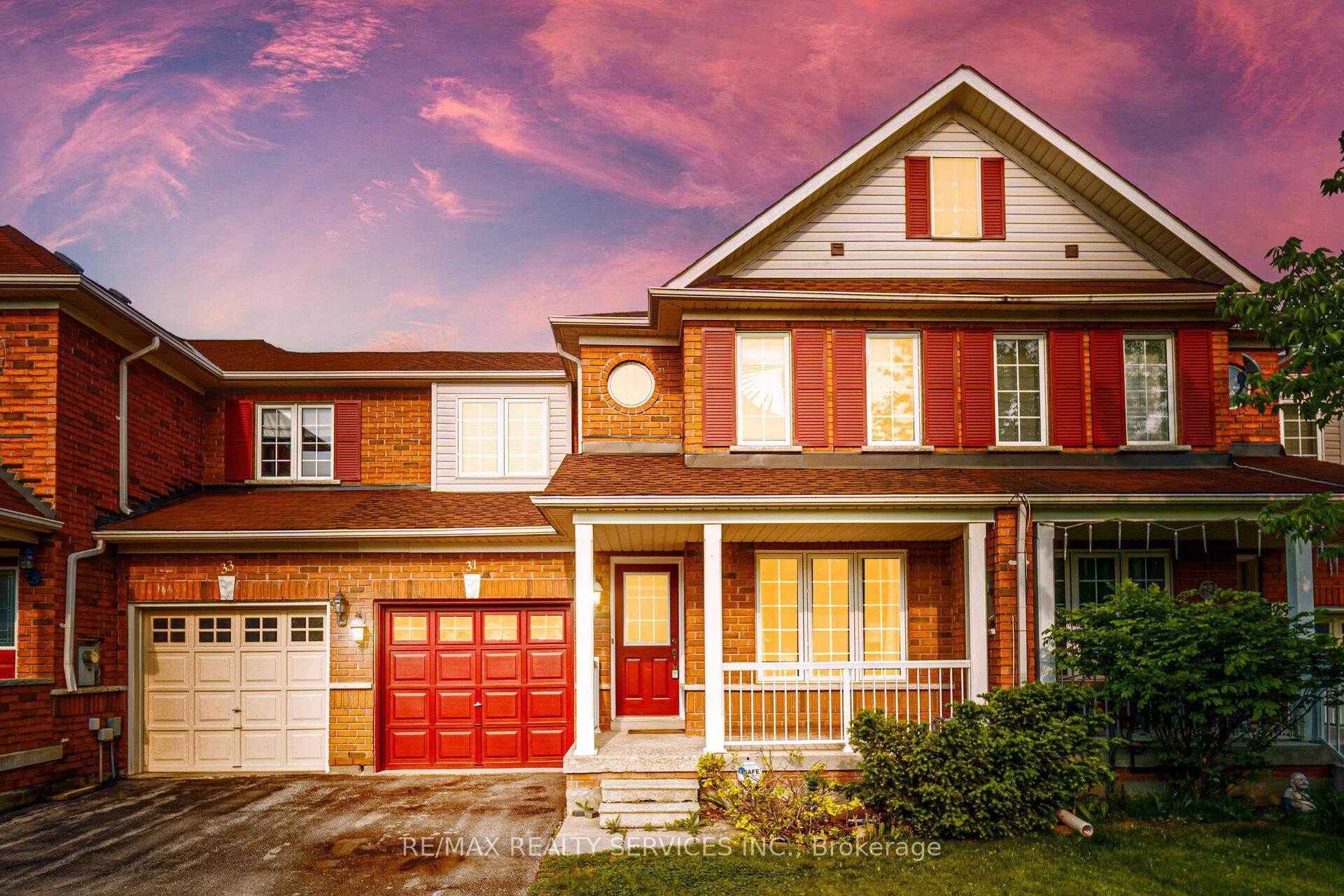 well kept and clean. 3 bedroom 3 bathroom freehold townhouse situated on a crt location.