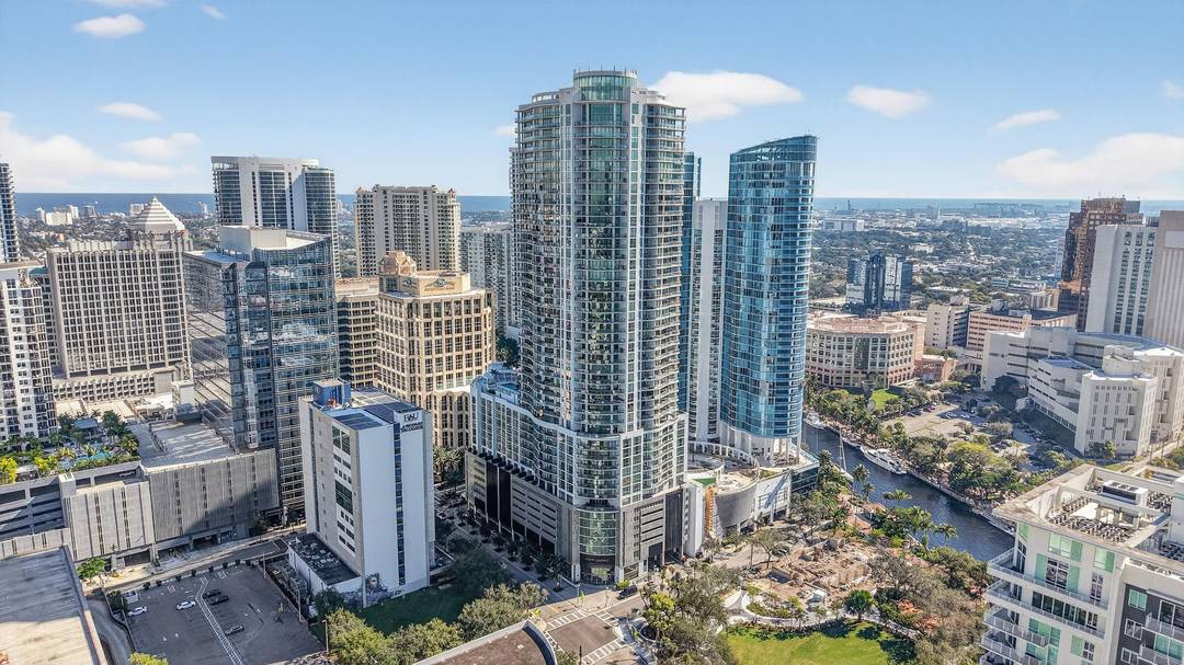 Indulge in a life of sky high sophistication from the 30th floor of the iconic 100 Las Olas.