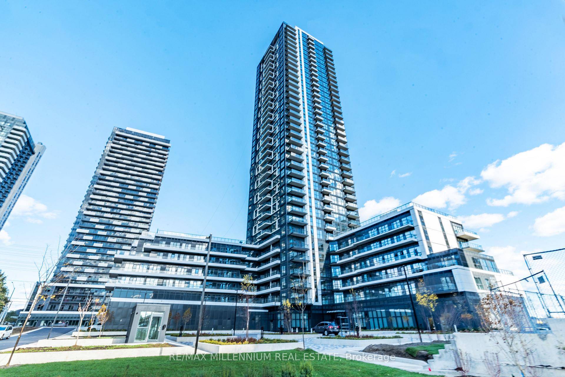 Gemma Condos at Pinnacle Uptown, a brand new development at Hurontario and Eglinton.