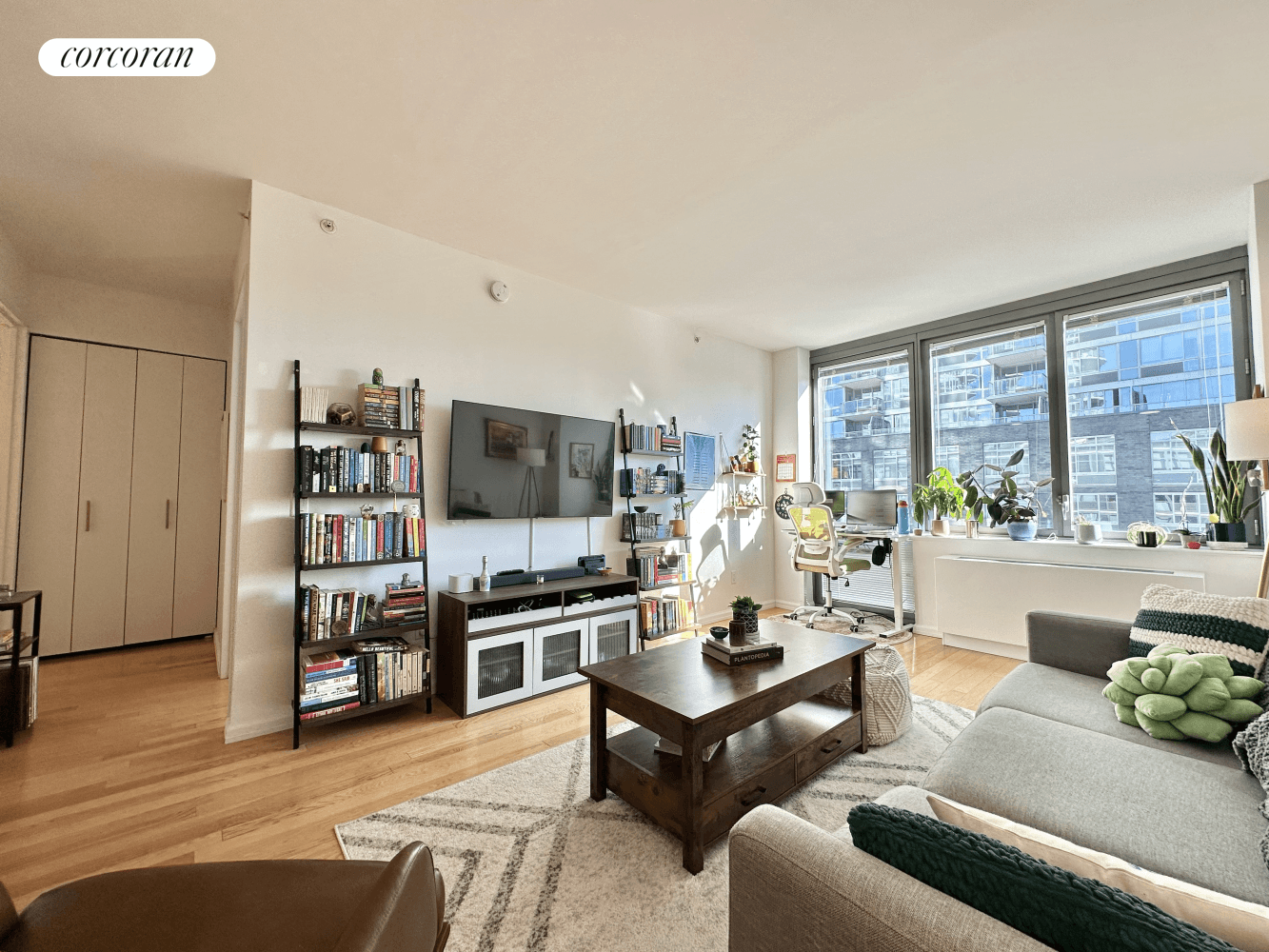 Rare Lease Assignment Available for Immediate Occupancy 23 Feet of Windows Facing the Morning Sun Apartment Features Floor to Ceiling Windows King Sized Bedroom Spacious Living Room can be converted ...