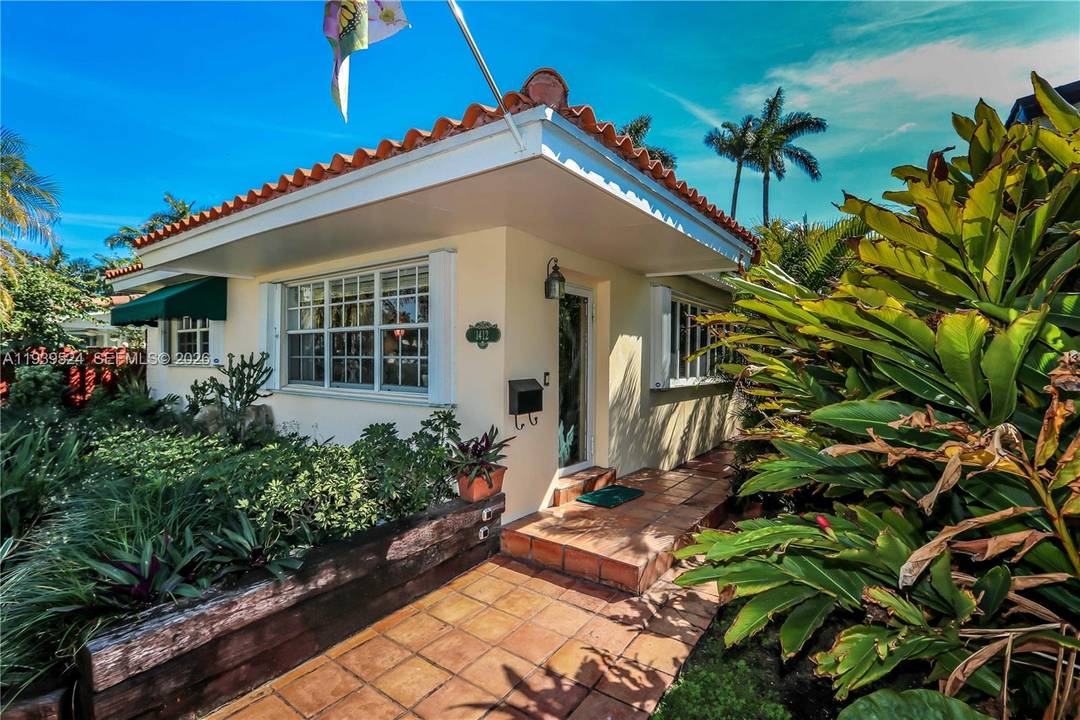 Welcome to this bright and inviting home, just minutes from Hollywood Beach and Downtown !