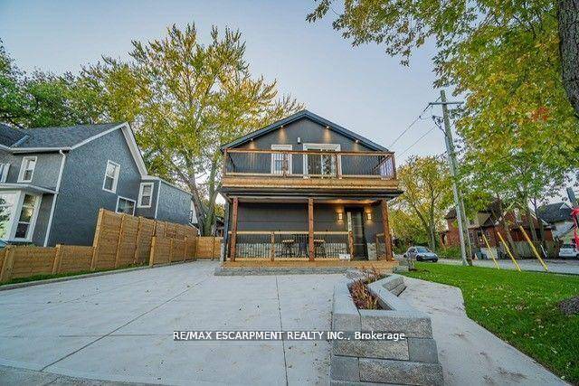 Exceptional 4 Bedroom River View Corner Property Overlooking Niagara Gorge !