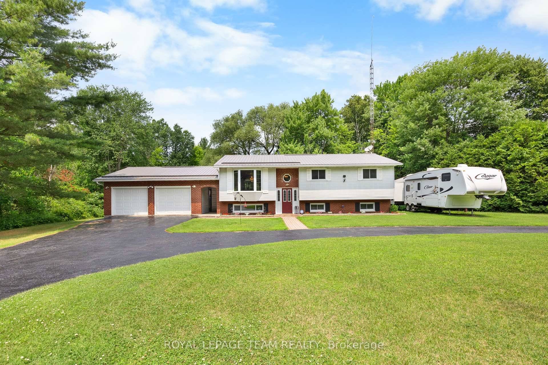 Welcome home to country charm located on the outskirts of Johnstown.