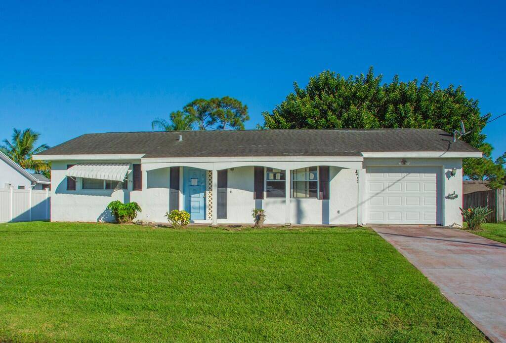 This CBS 2 bedroom, 2 bathroom pool home with a 1 car garage is situated on a 0.