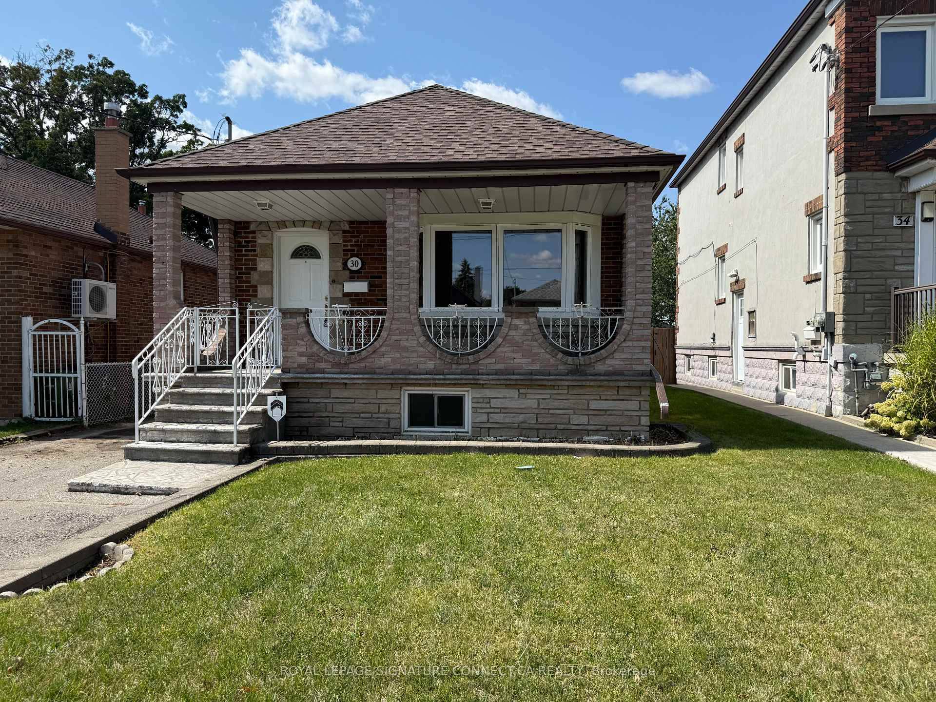 Looking for an amazing family home in West Toronto ?