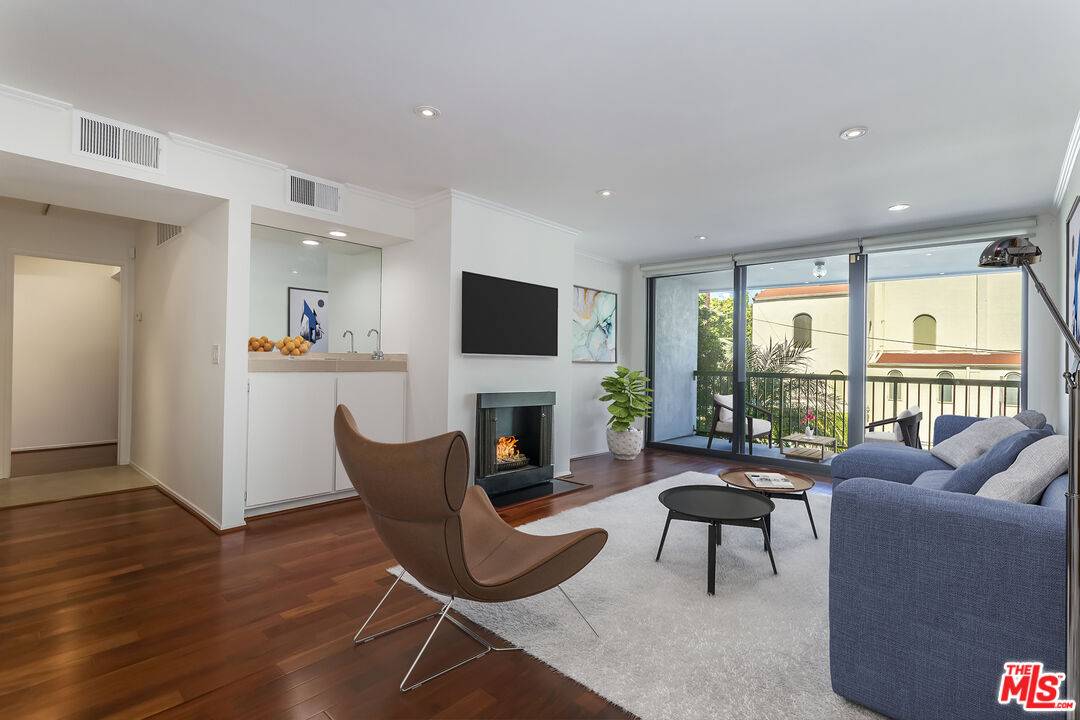 906  N Doheny Dr 2BR Sunset Strip La