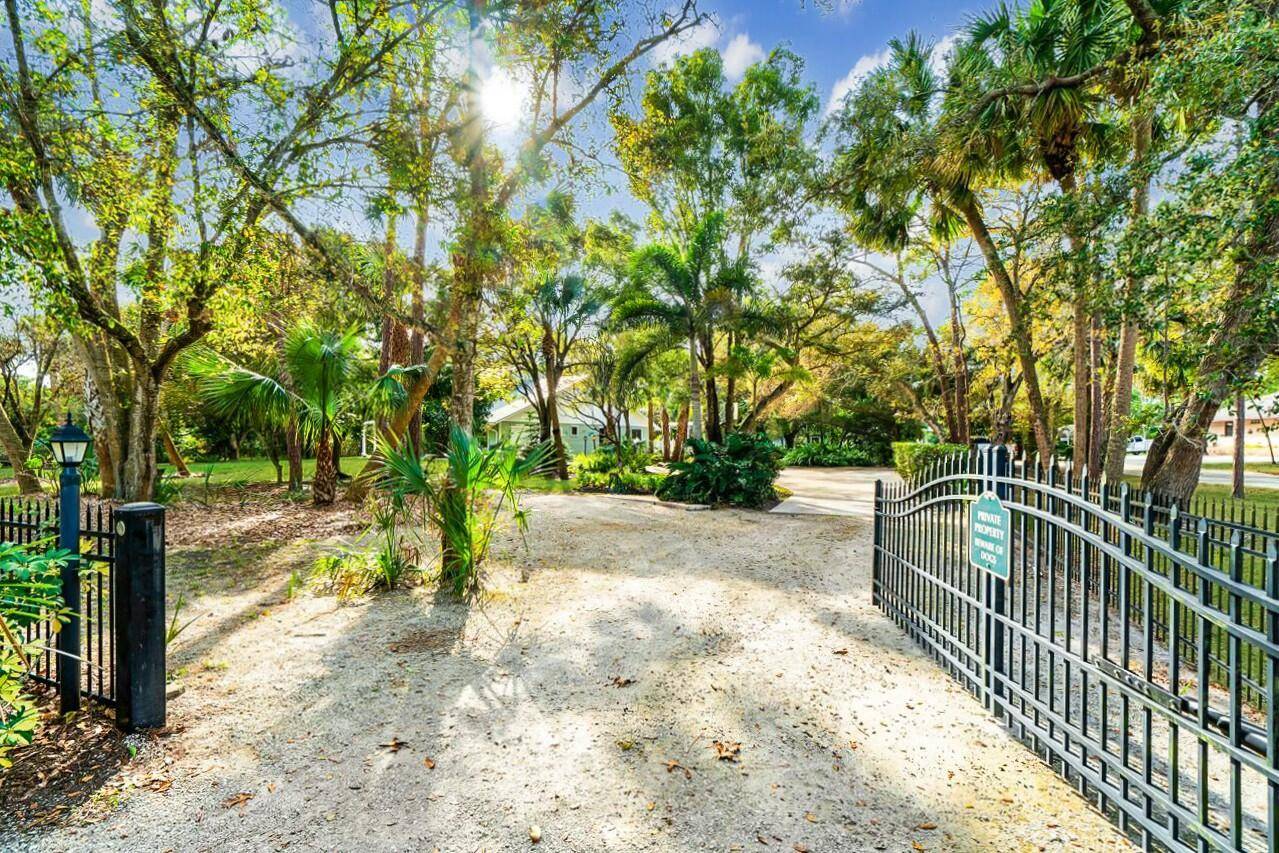 Rare 2. 5 Acre Equestrian Estate in Prime Jupiter LocationExperience the ultimate blend of luxury, privacy, and equestrian living.