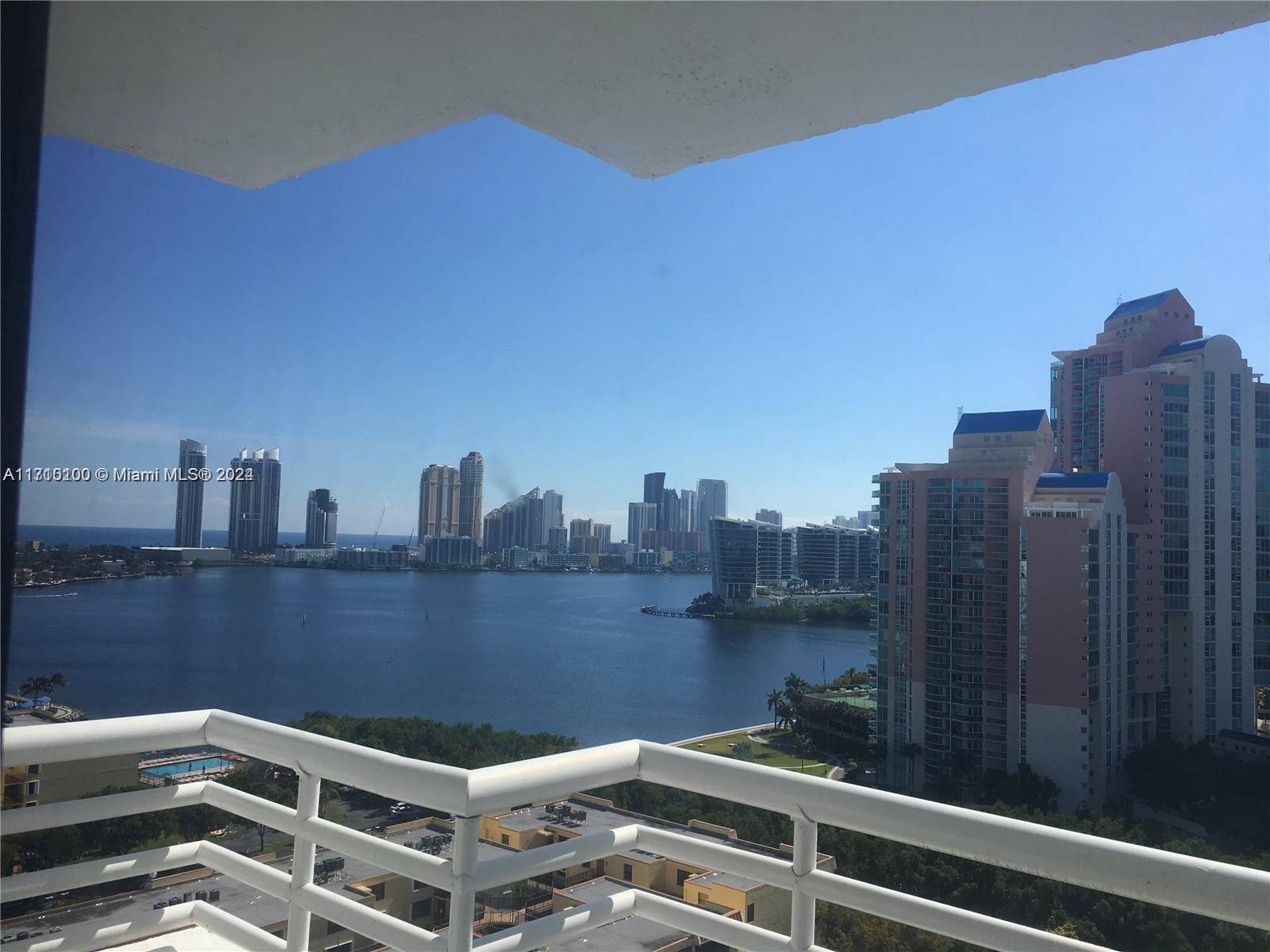 Gorgeous, super spacious 2 bed 2 bath in Aventura !