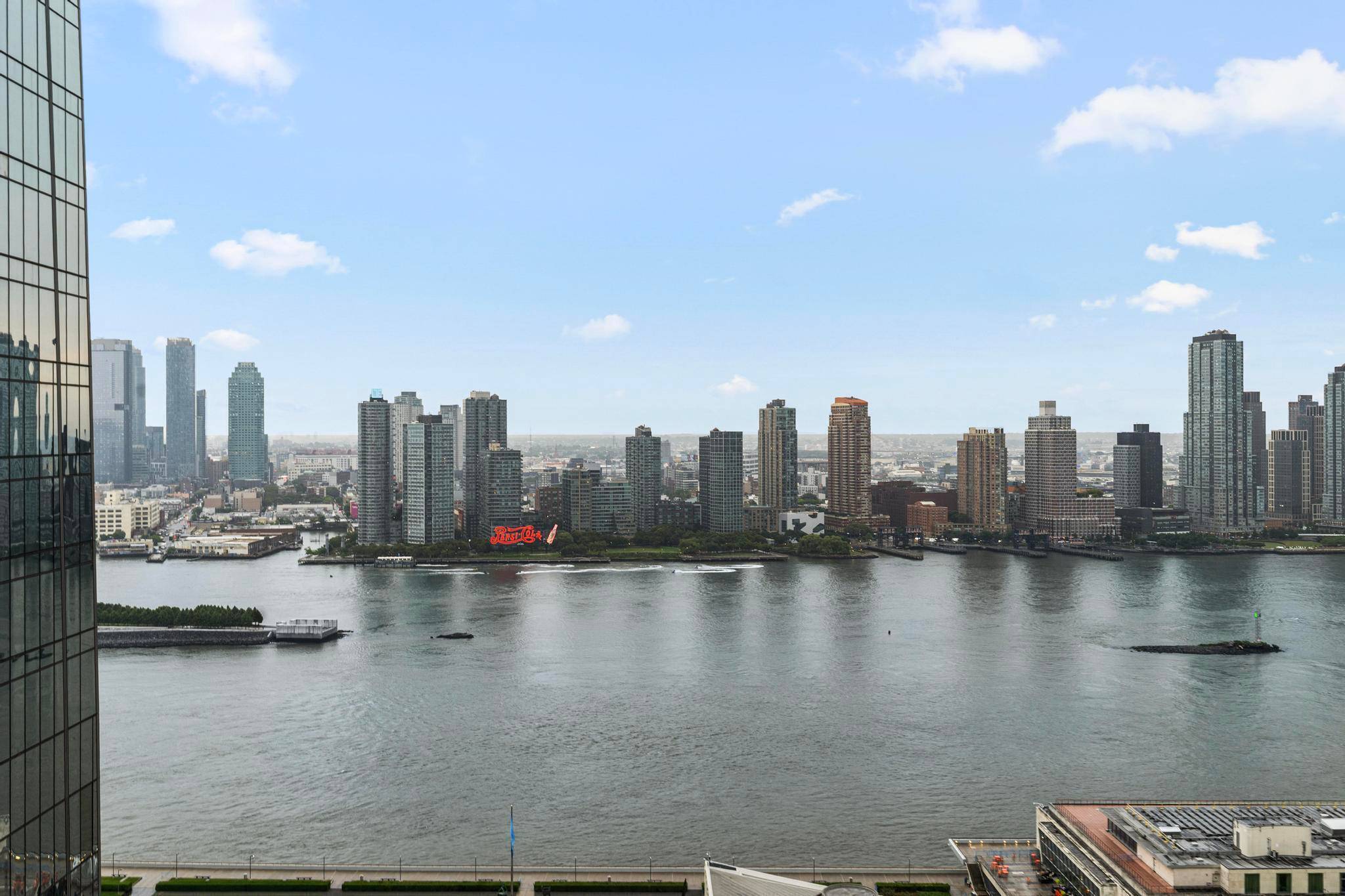 Elegant 1 Bedroom Condo in Full Service Midtown East Building Welcome to The Lausanne, 333 E.