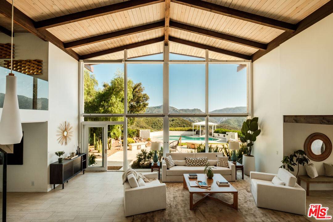 26094   Mulholland Hwy 4BR La