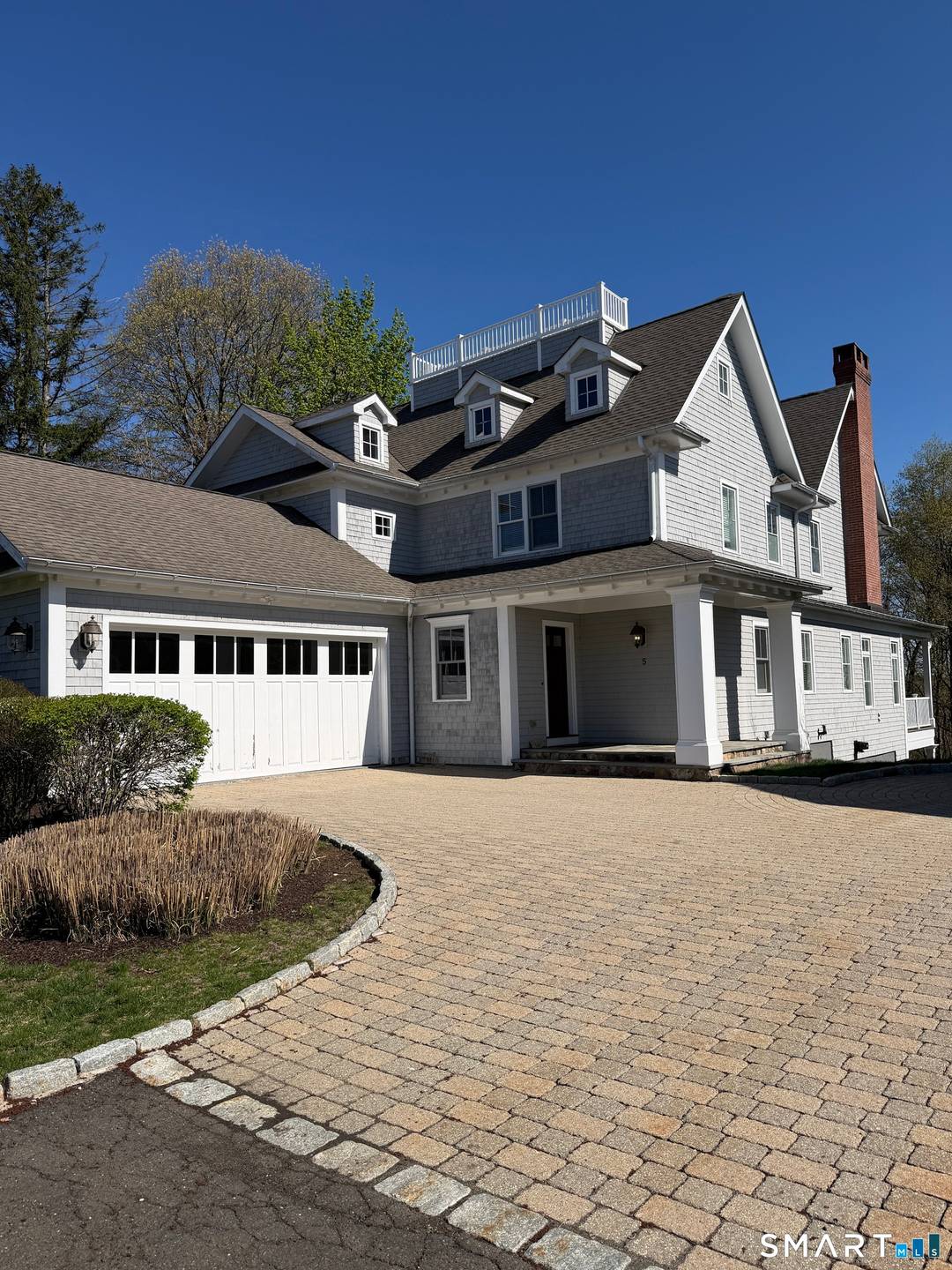 Stunning Nantucket Home with views !