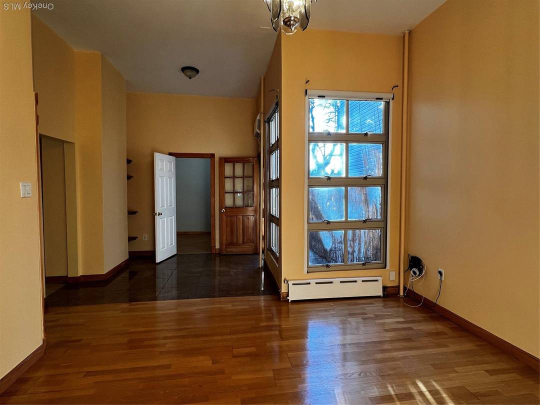 Clean, quiet and bright 2 bedroom apartment with private backyard and spacious living room in Prime Ridgewood.