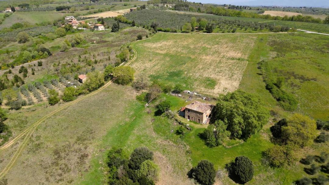 Stone farmhouse, requiring renovation and personalisation, with an outbuilding and private land, for sale in a panoramic location in Trequanda.