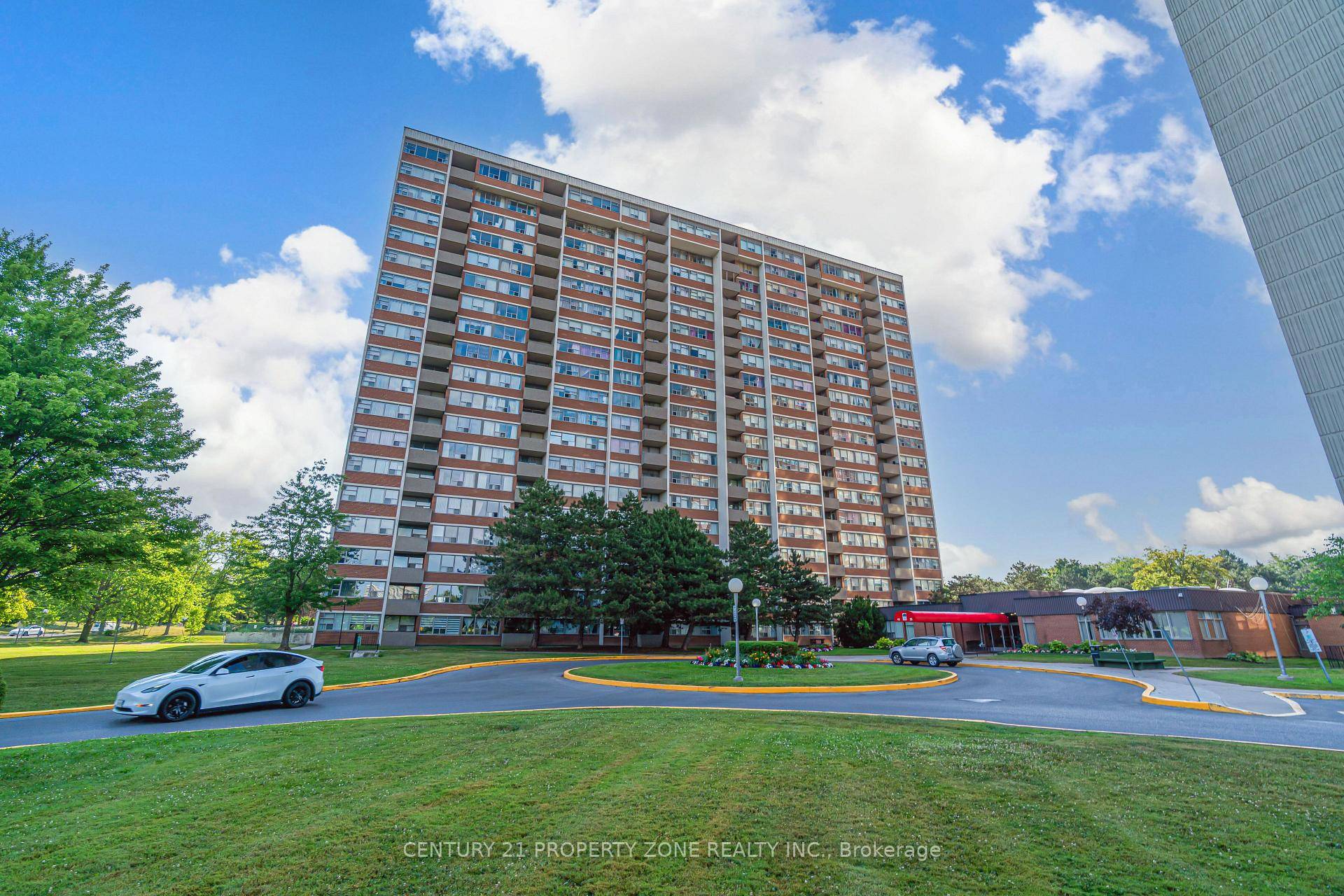 Stunning Fully Renovated Corner Unit 3 Bed 2 Bath Prime Location.
