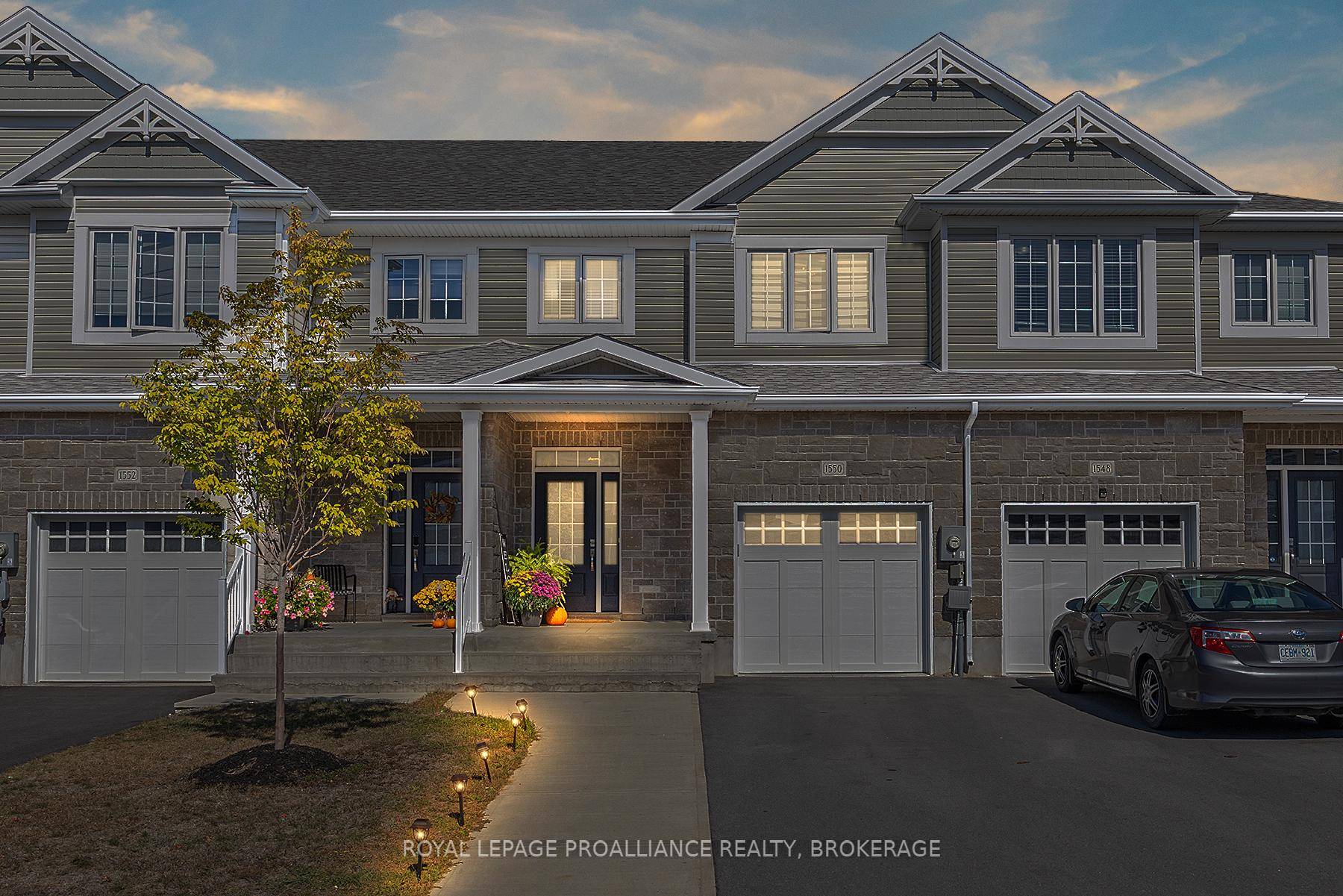This CaraCo built Sunnyside model offers close to 1, 600 square feet of above grade living space, modern lines, natural light, and an open concept layout !
