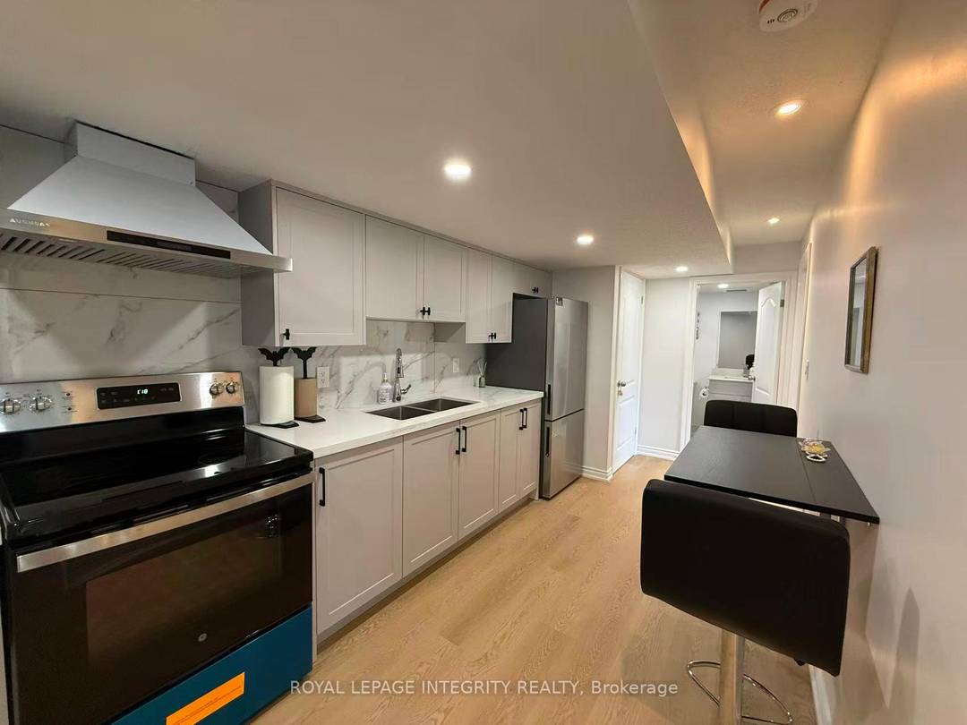 Spacious and sun filled walkout basement unit in the prestigious Kanata Lakes community !