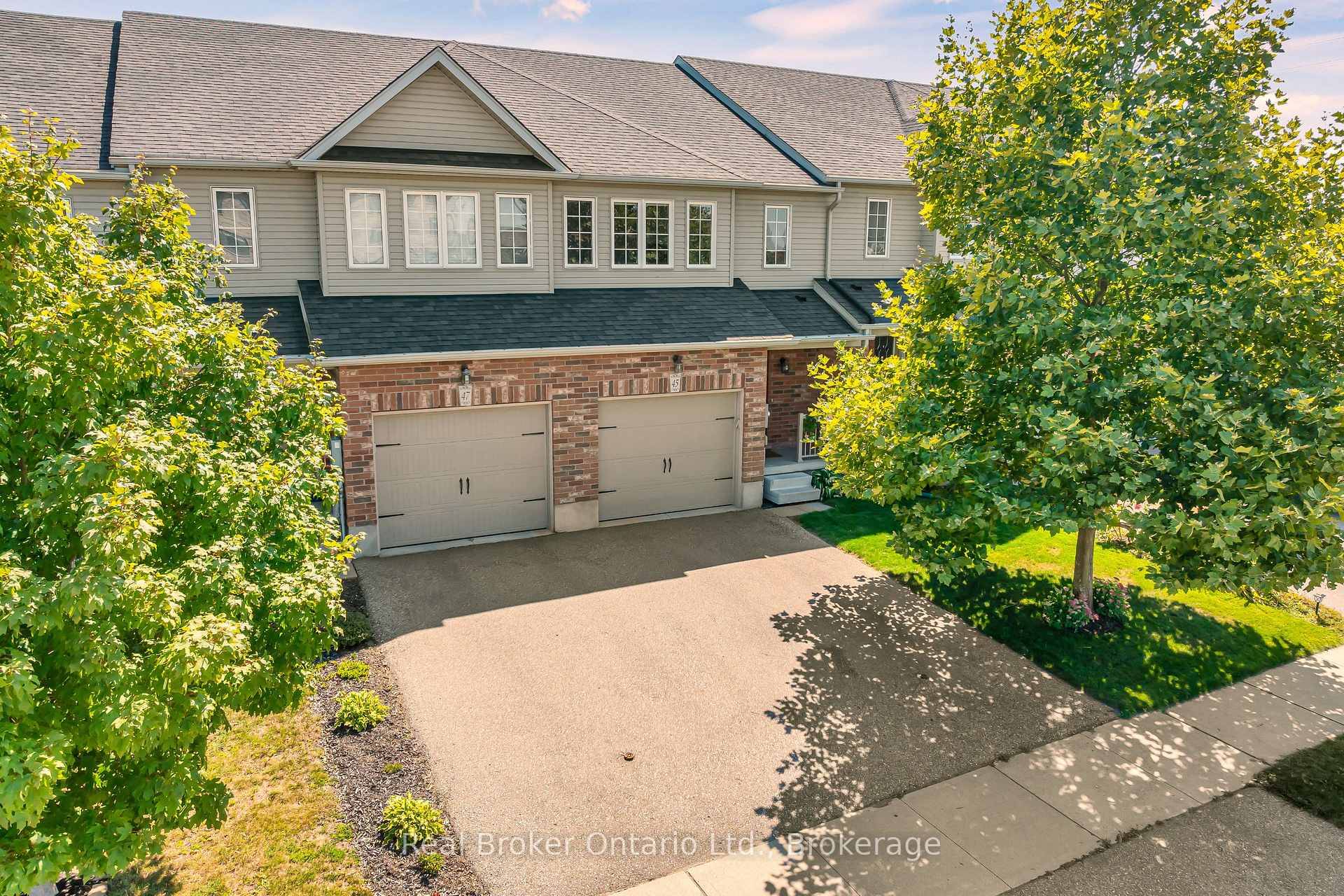 Welcome to 45 Wideman Boulevard, a beautifully maintained freehold townhome in one of Guelph's desirable family friendly neighbourhoods.