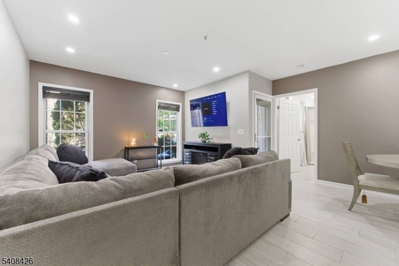 Welcome to the well maintained community of Crescent Court.