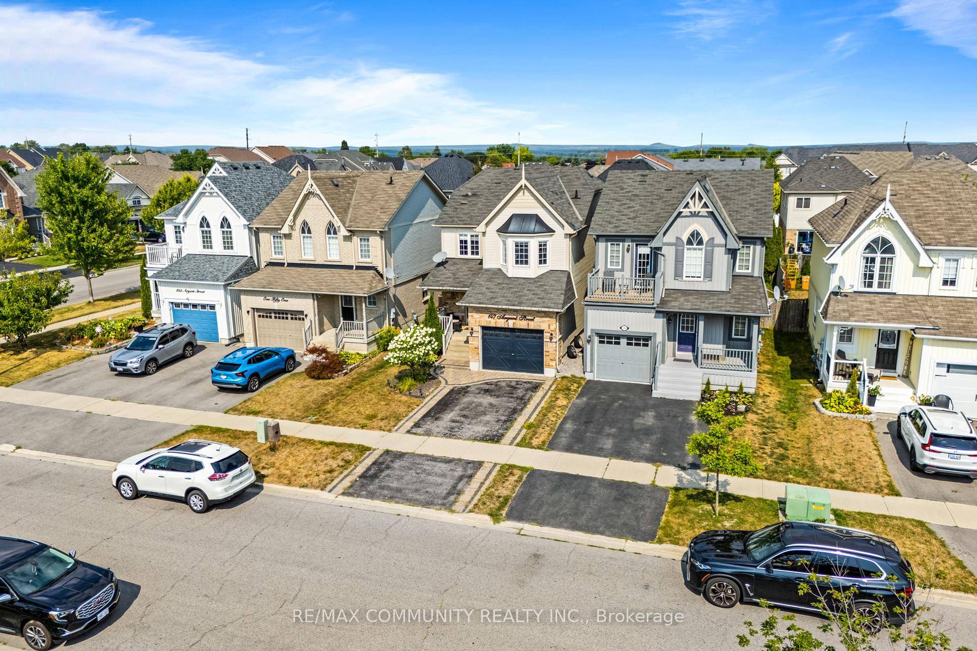 This Beautiful Detached Property Wont Last Long !