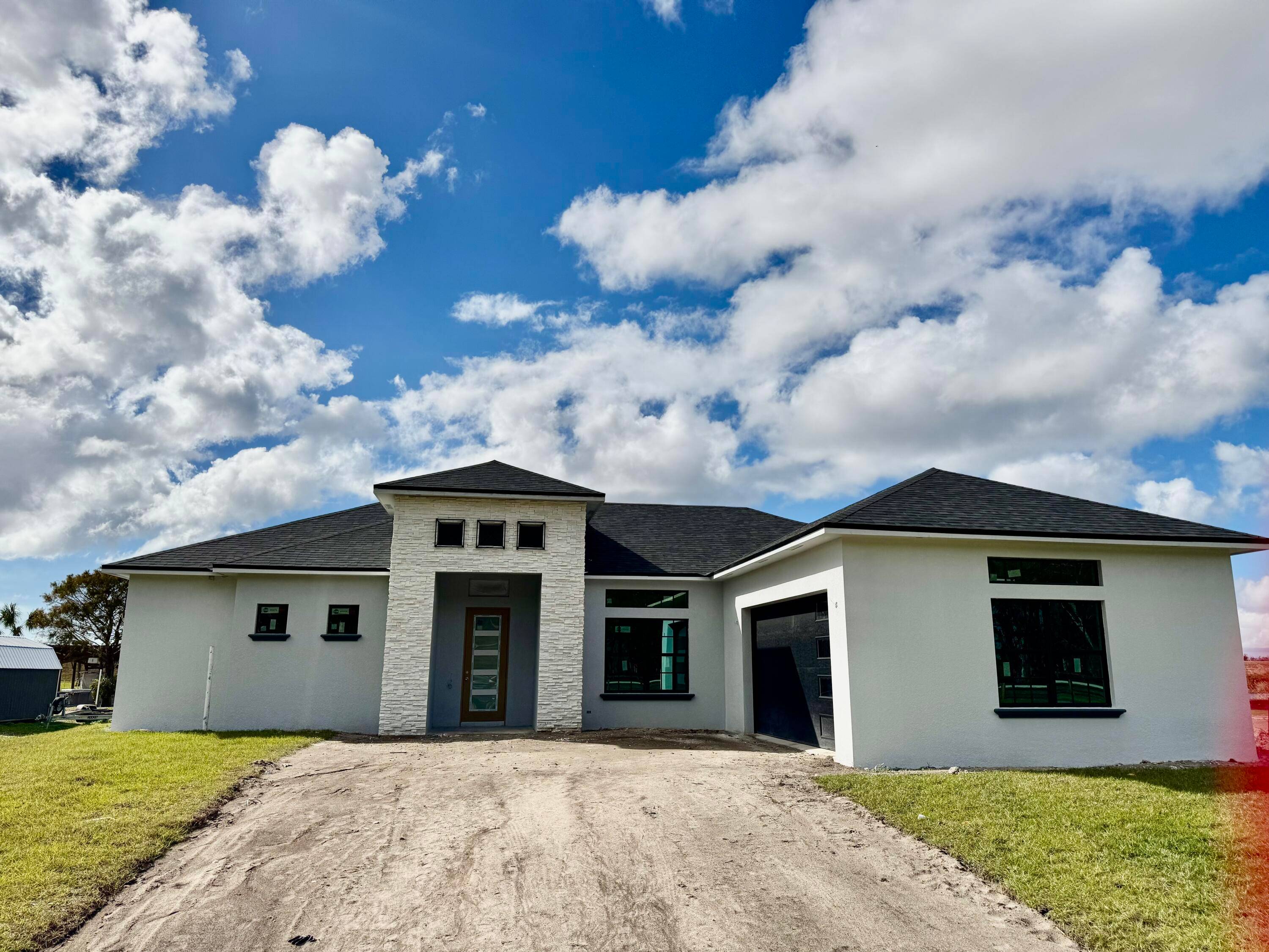 FLYING ''G' ESTATES Spectacular NEW CONSTRUCTION !