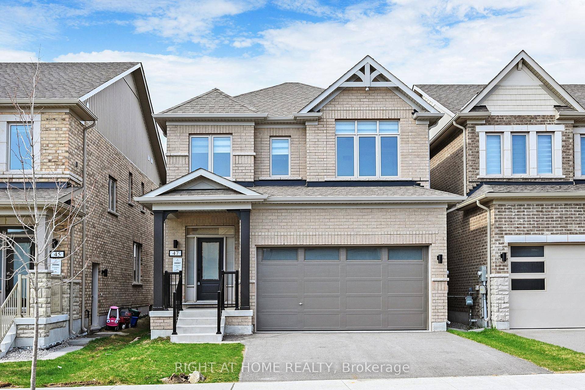 Elegant All Brick Residence on Premium 33' Lot !