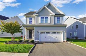 Elegance and comfort awaits you at 72 Lexington Gardens !