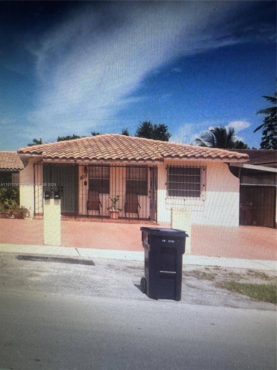 Duplix consisting of 2 units both 3 bedroom 2 bath located near the Palmetto xway and SW 8 St Long term Month to Month Tenants rented below market