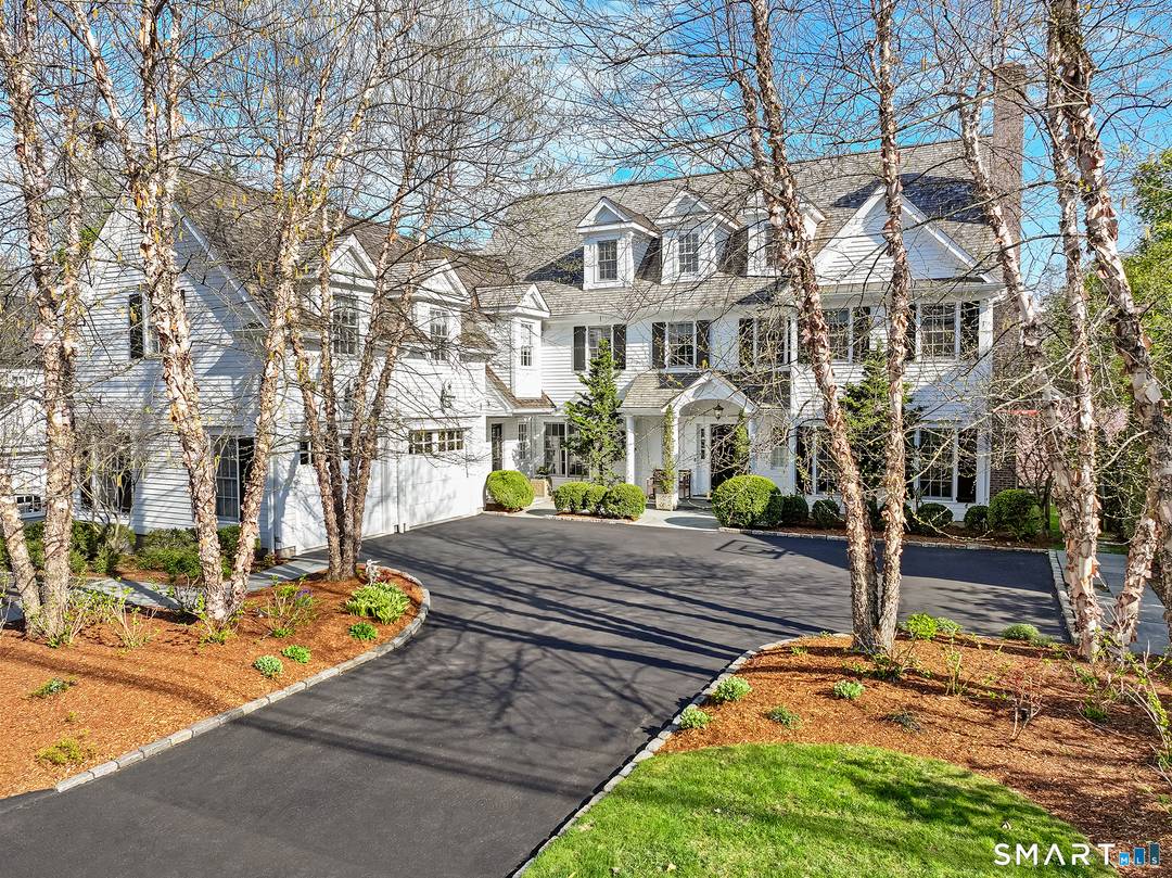 This exceptional and meticulously crafted residence offers the perfect synthesis of luxury, space and privacy in one of New Canaan's most coveted in town locations.