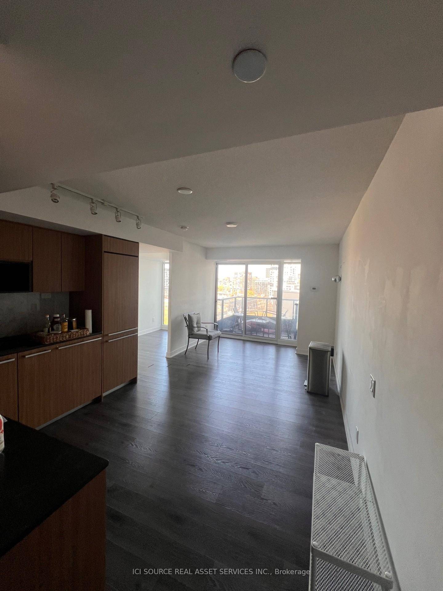 Excellent Layout Suite2 1Den, Quiet City View, W O To Balcony, 9Ft Ceiling, Steps To Transit Rogers Centre, Sobeys, Library, 8 Acre Park, Waterfront.