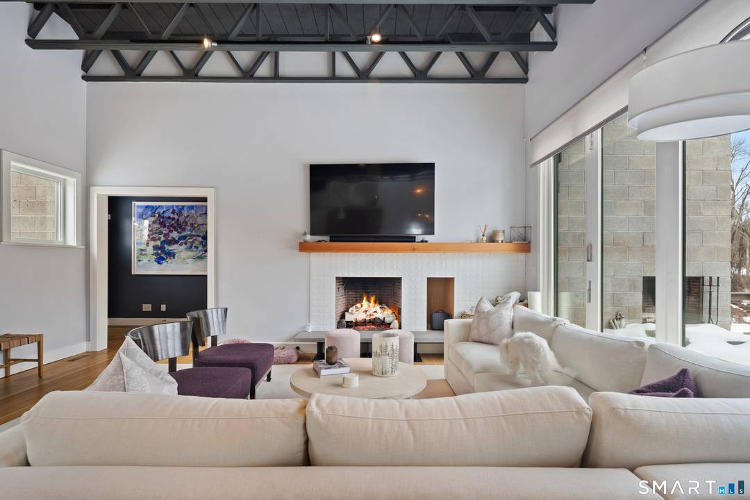 Experience the pinnacle of New Canaan modernism at 48 Green Meadow, a 4, 400 sq ft architectural masterpiece designed by the acclaimed Austin Patterson Disston Architects.